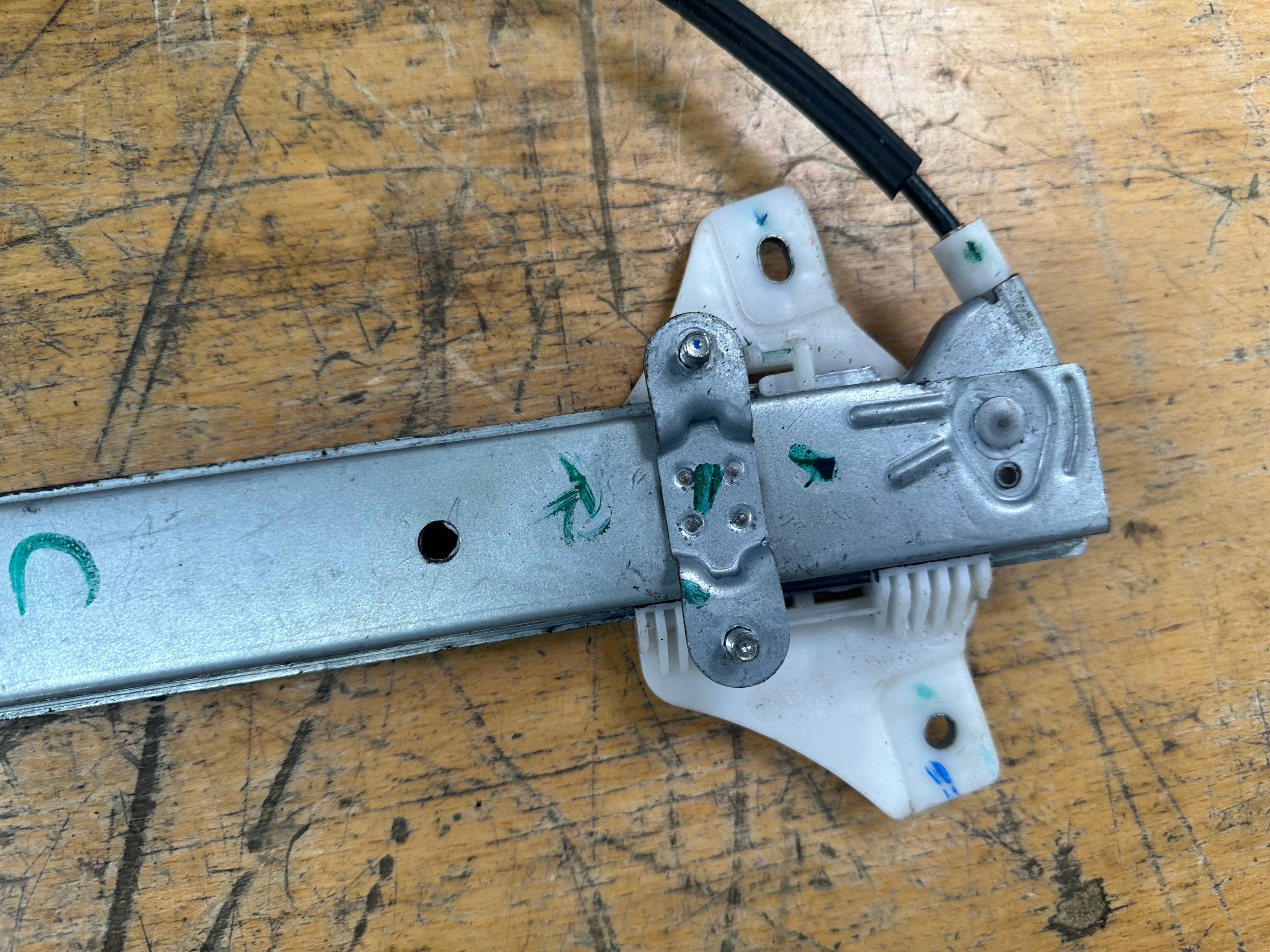 Hyundai i10 2016 Front Right Driver O/S/F Window Regulator (82402-B4110)