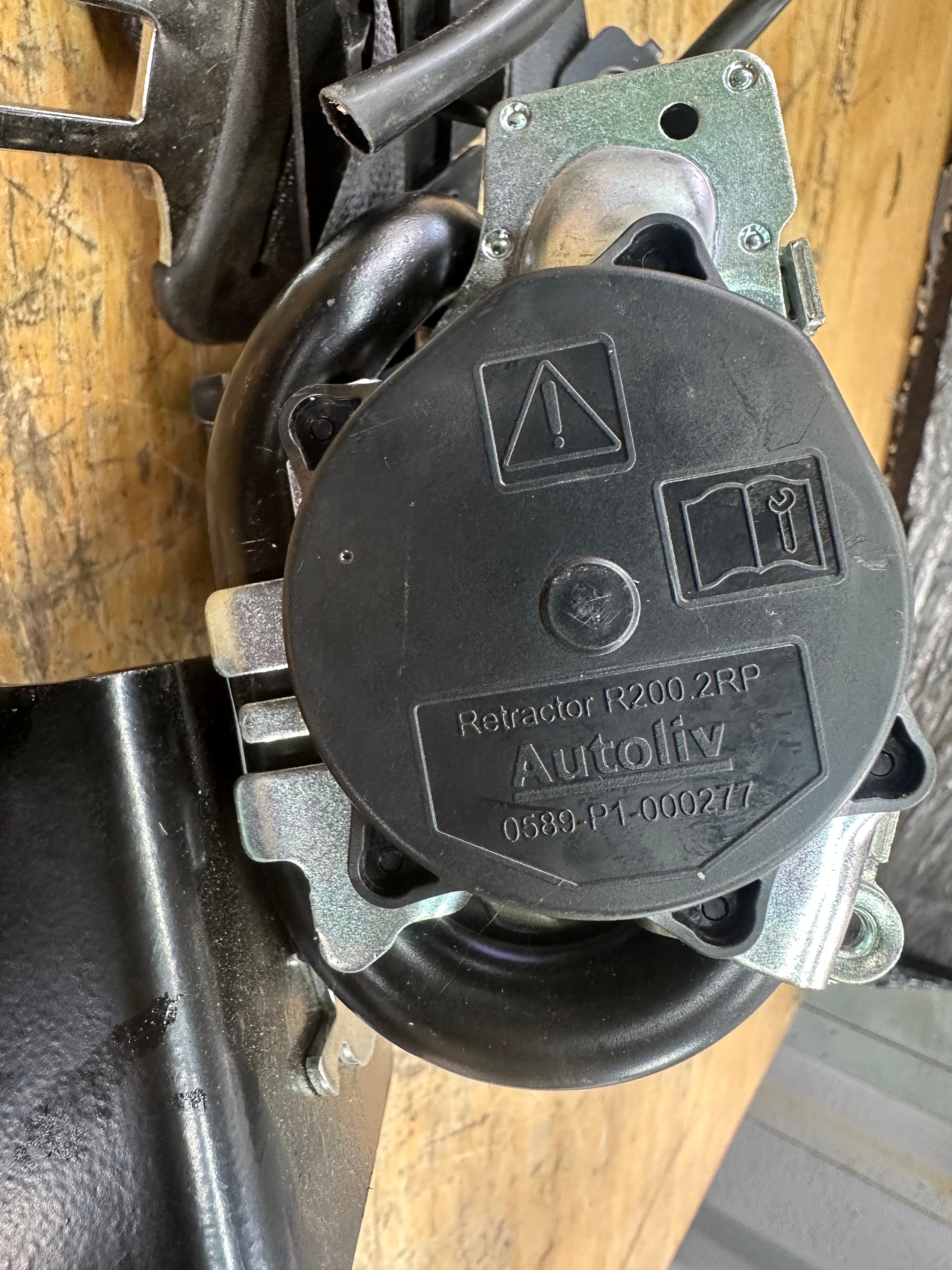 Jaguar XE 2015 Left and Right Rear Seat Belt (0589-P1-000277)