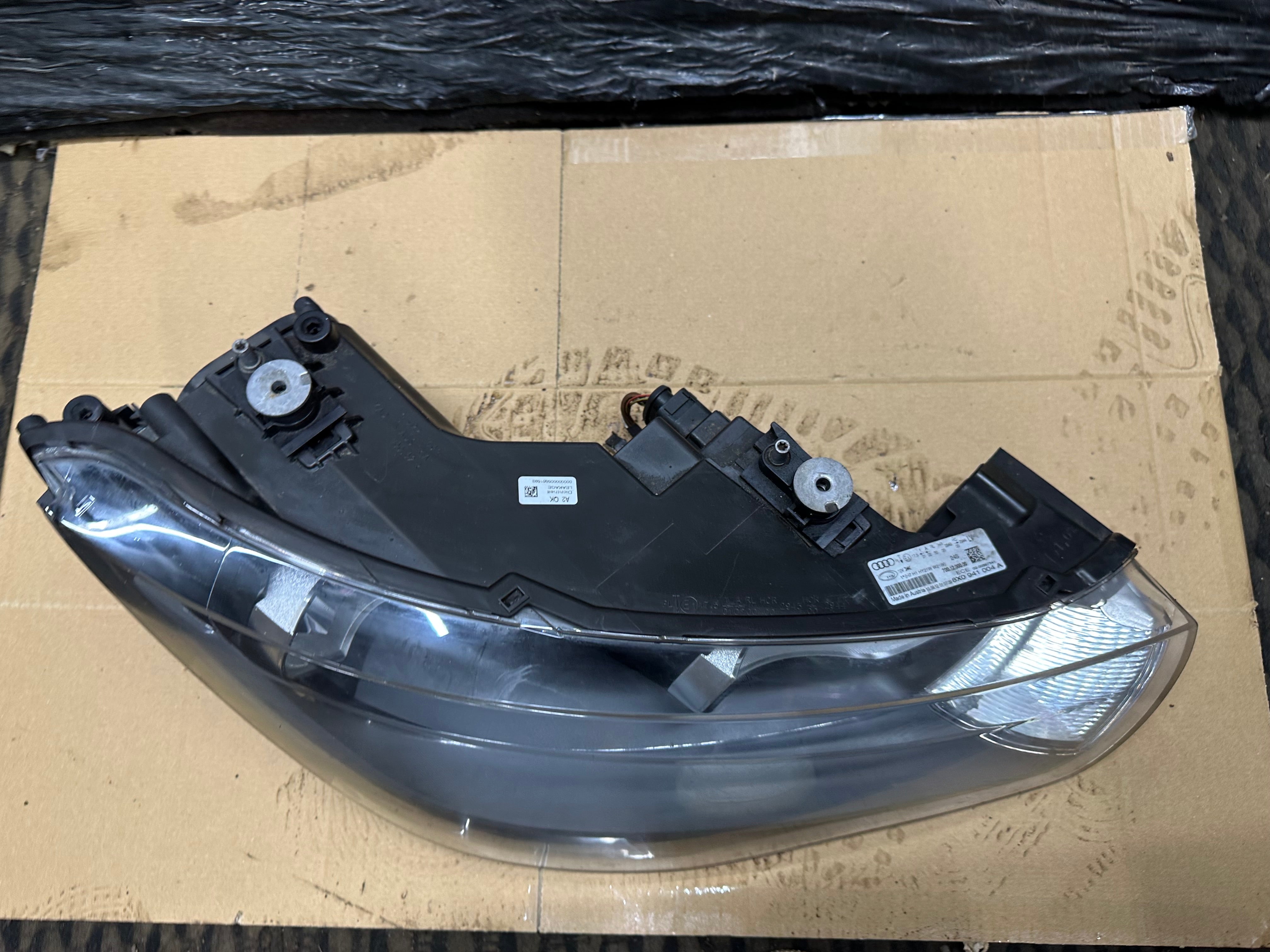 Audi A1 8X 2010–2015 Pre-Facelift Right Driver’s Side Headlight (8X0941004A)