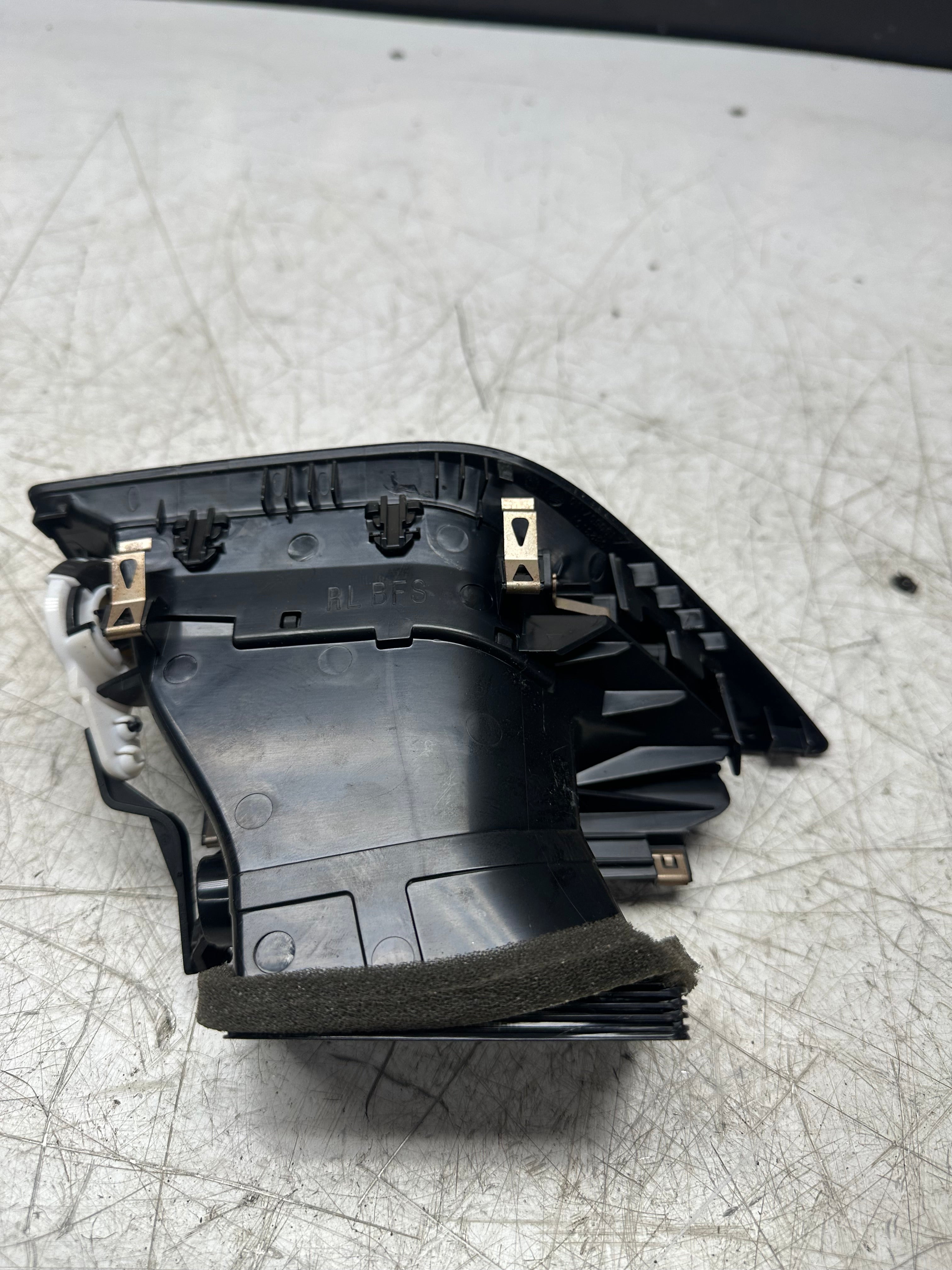 BMW 1 Series F40 Dashboard Air Vent Grill – Left Side (6823191)