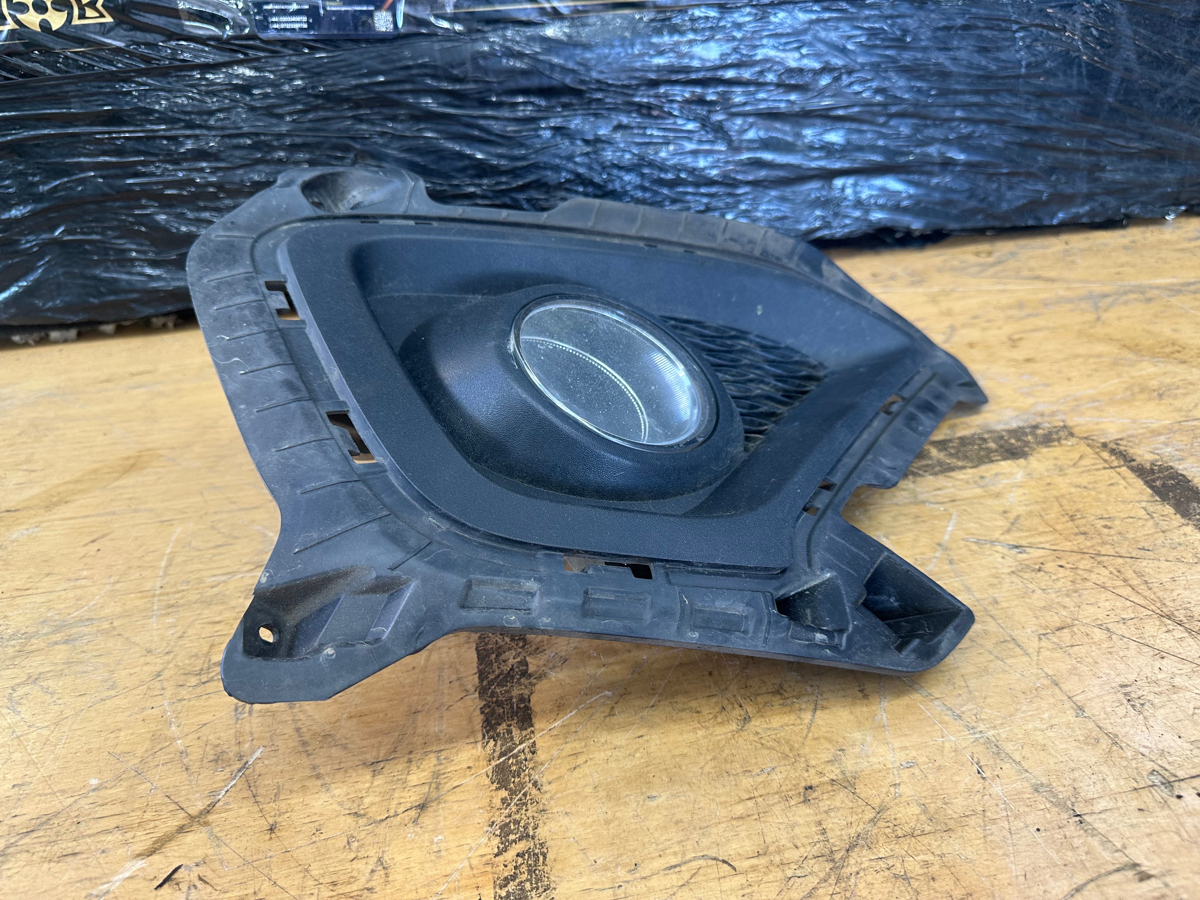 Hyundai i10 2014 Left Passenger Front Fog Light & Surround Trim (92201-B9000)