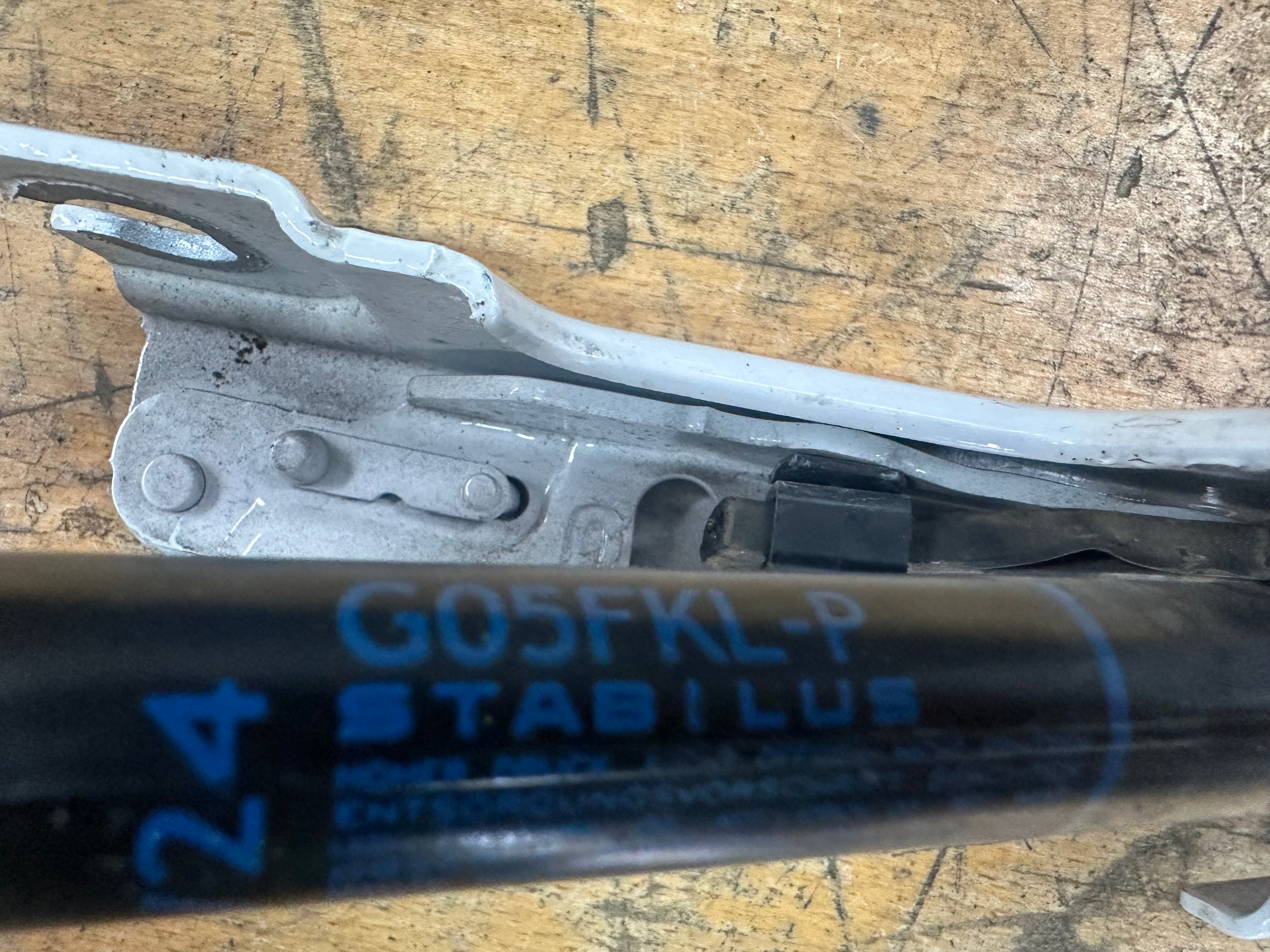 BMW X5 G05 2019 Right Driver’s Bonnet Hood Hinge with Actuator (7418202)