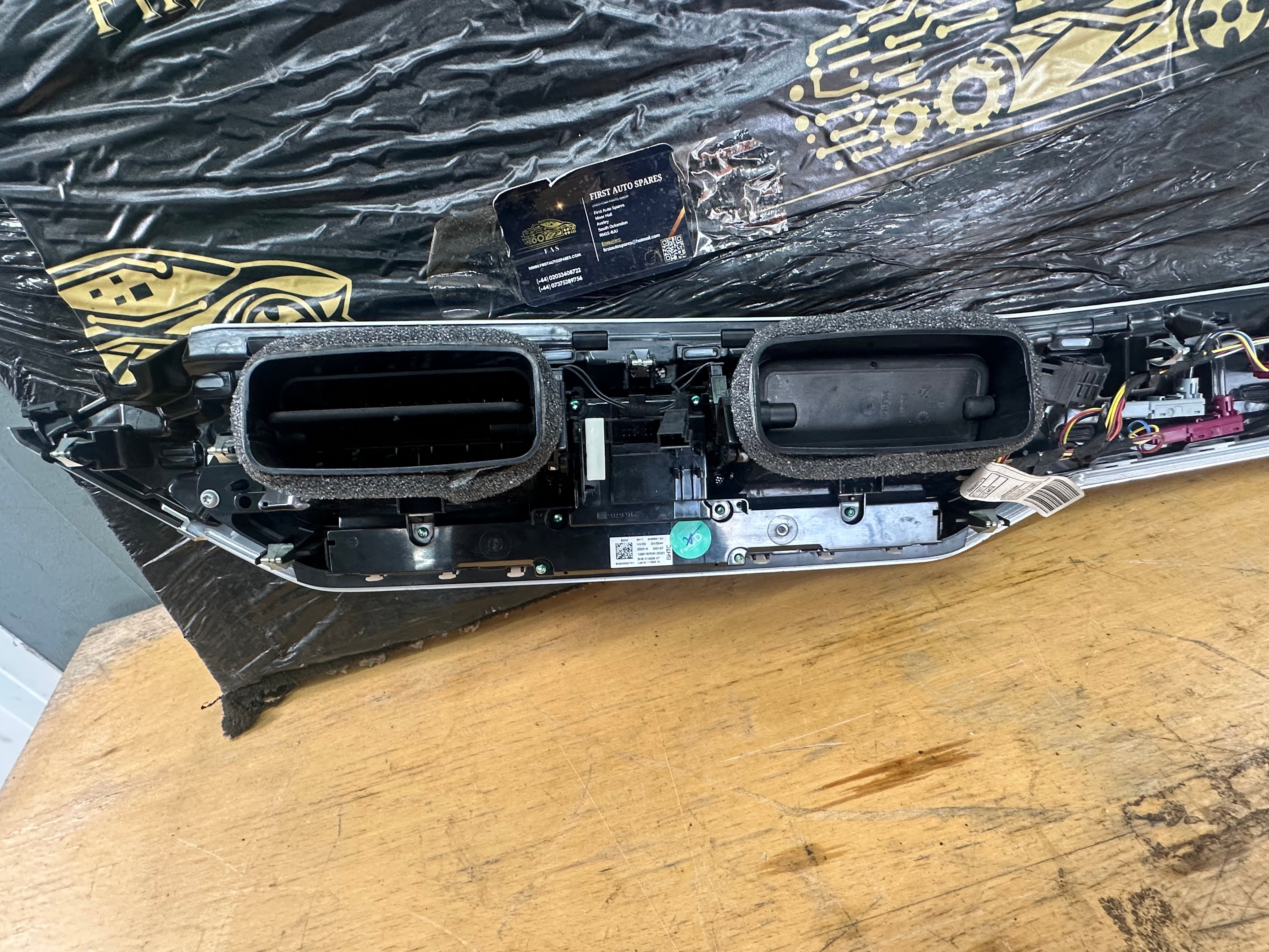 BMW X5 G05 Dashboard Centre Trim & Air Vents (8073203) (9458527)