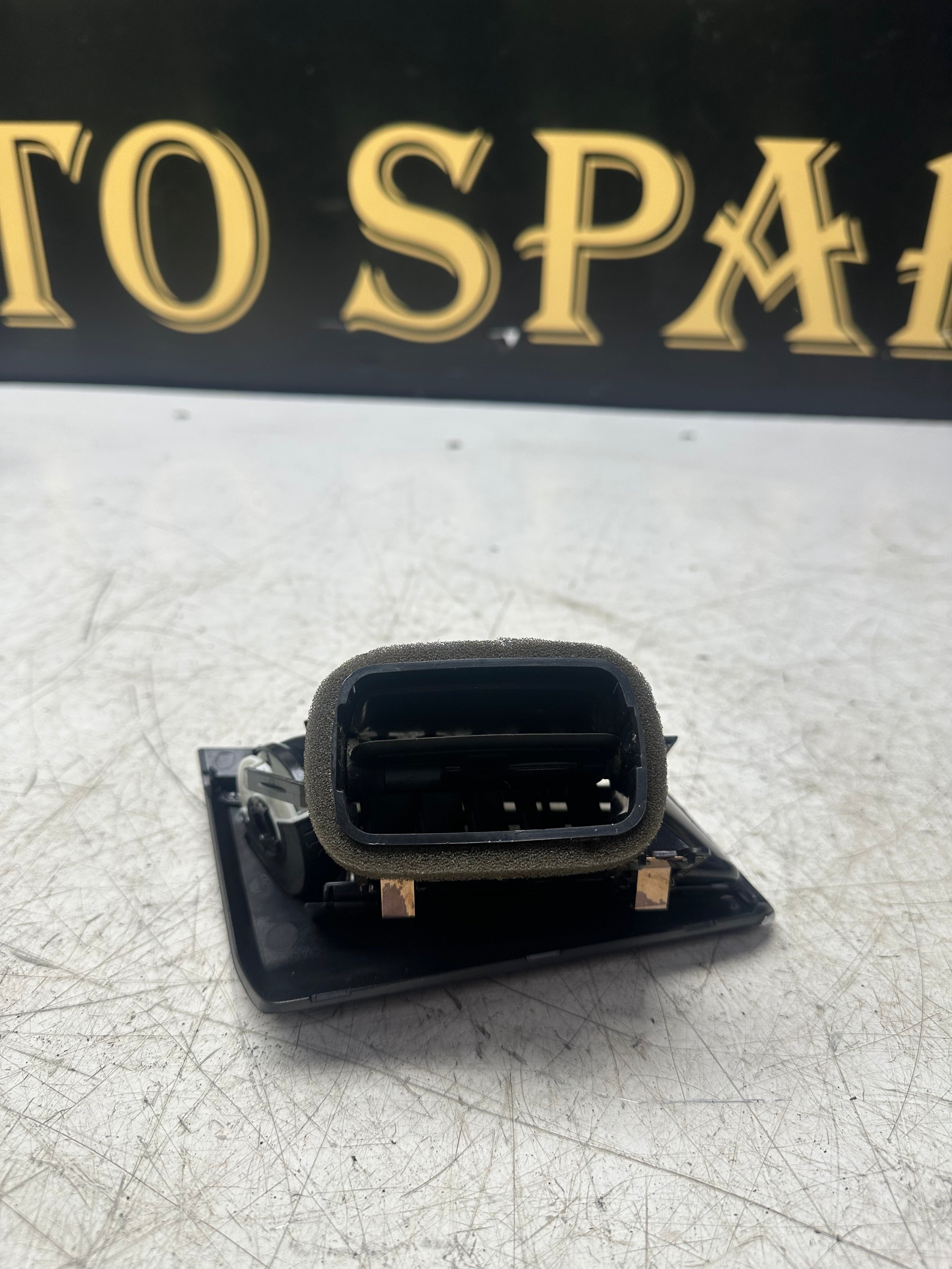 BMW 2 Series F45 M Sport Dashboard Air Vent – Right Outer (2014–2018)(9287292)