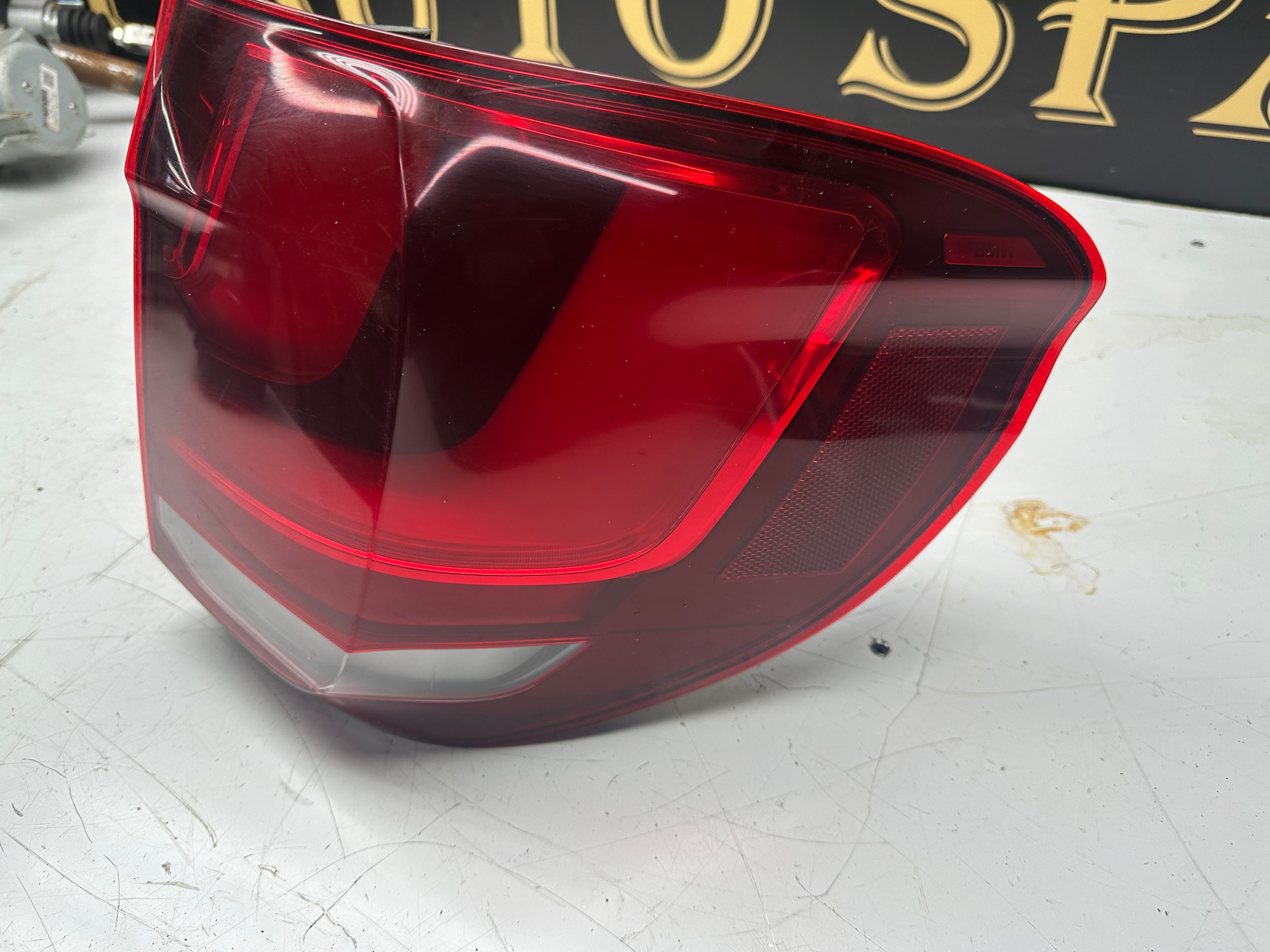 BMW X5 F15 2013–2018 xDrive Right Rear Tail Light (7290100-10) (011297-02)