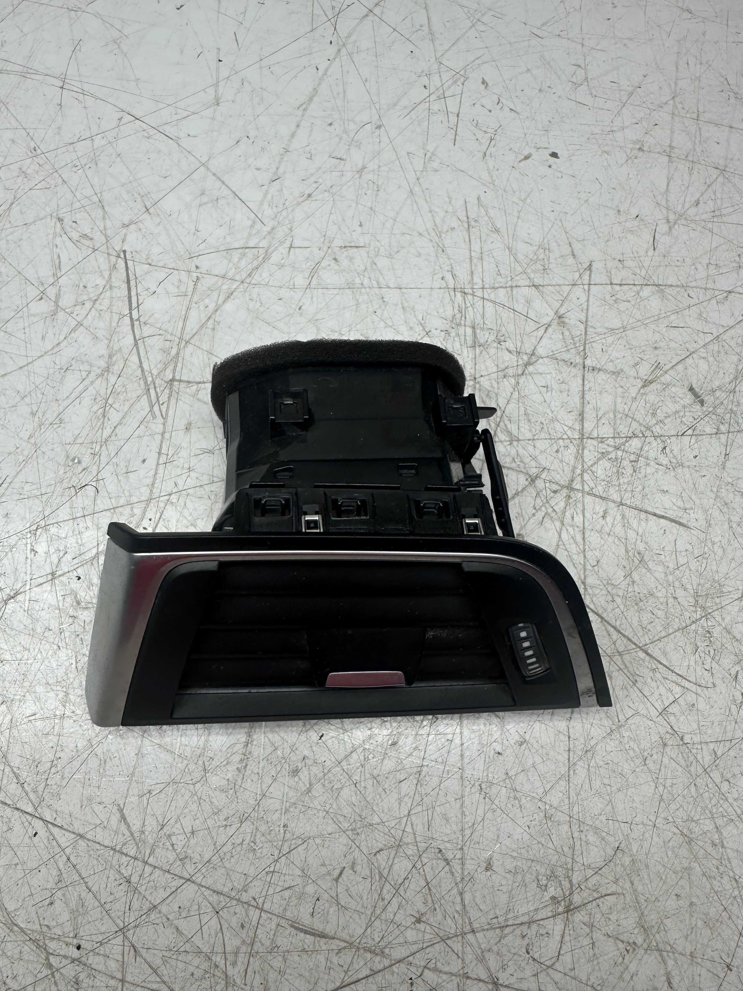 BMW 3 Series F30 LCI Passenger Side Air Vent (2015–2019)(9346226)
