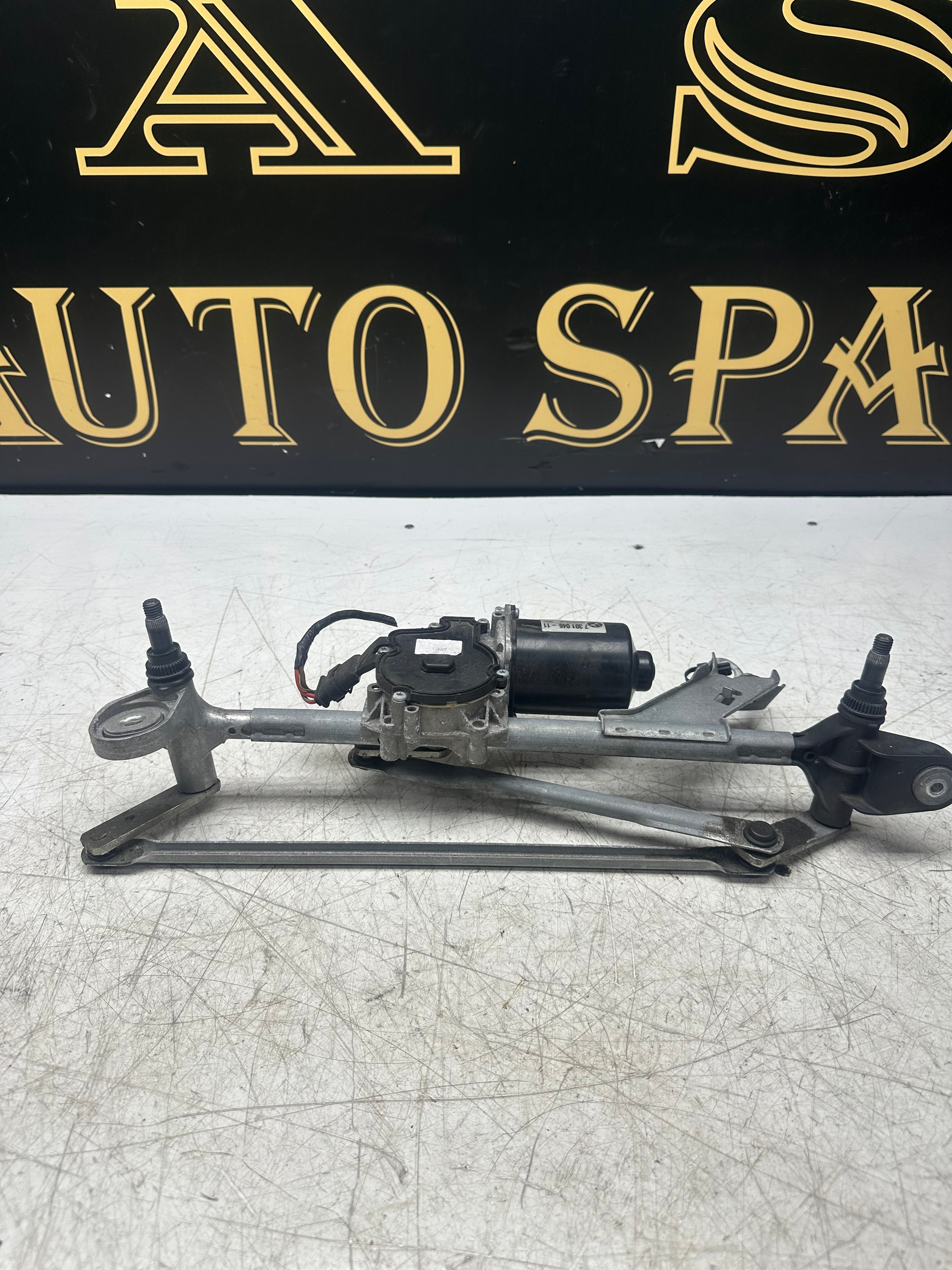 BMW 2 Series F45 / F46 Front Wiper Motor with Linkage 7301046  2014–2021