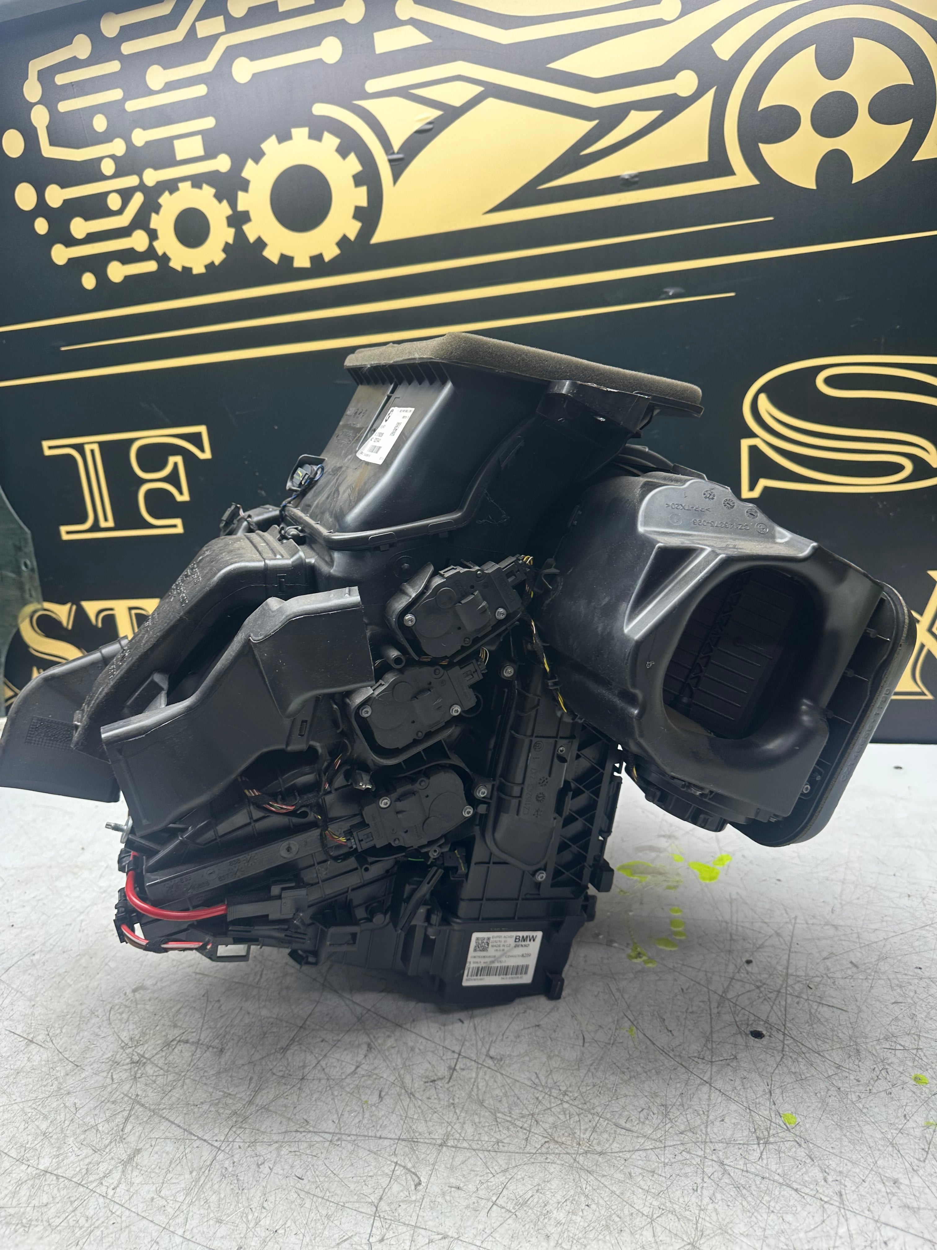 BMW F48/ MINI F60 Heater Box Housing Unit with Blower Motor 9383118 / 9263409