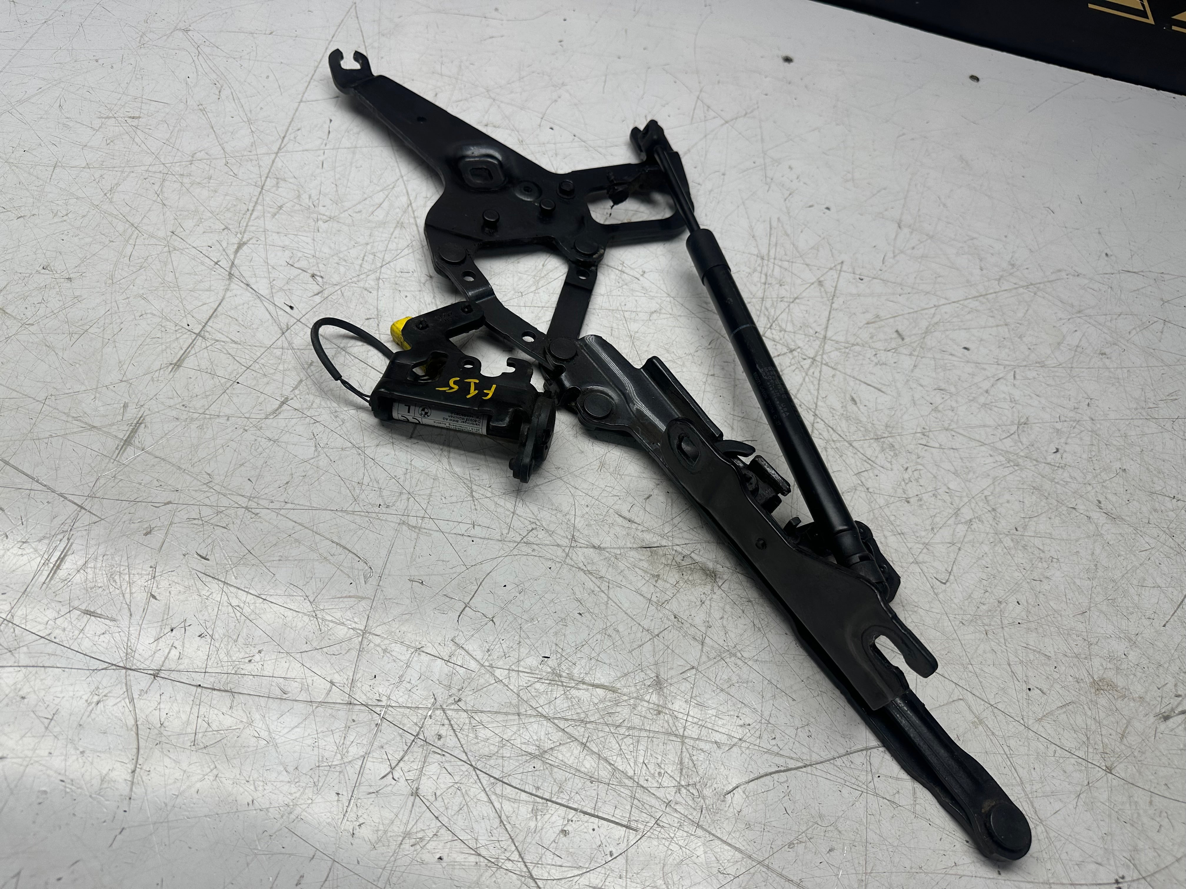 BMW X5 F15 Left Front Bonnet Hood Hinge & Actuator (172053 10) (0589-P1-000095)