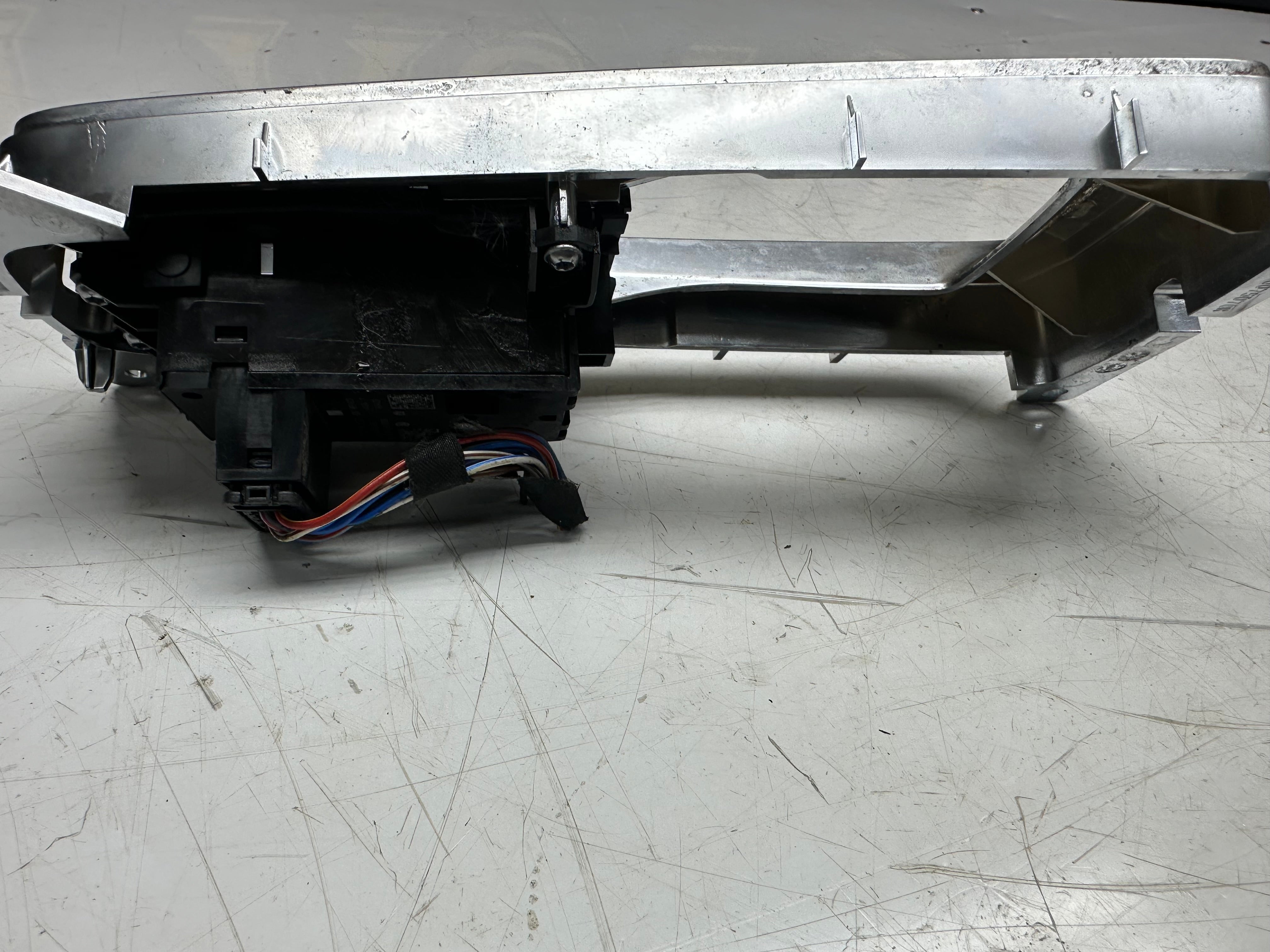 BMW X5 F15 2014 Hand Parking Brake Switch (9355232-01) (105075070R)