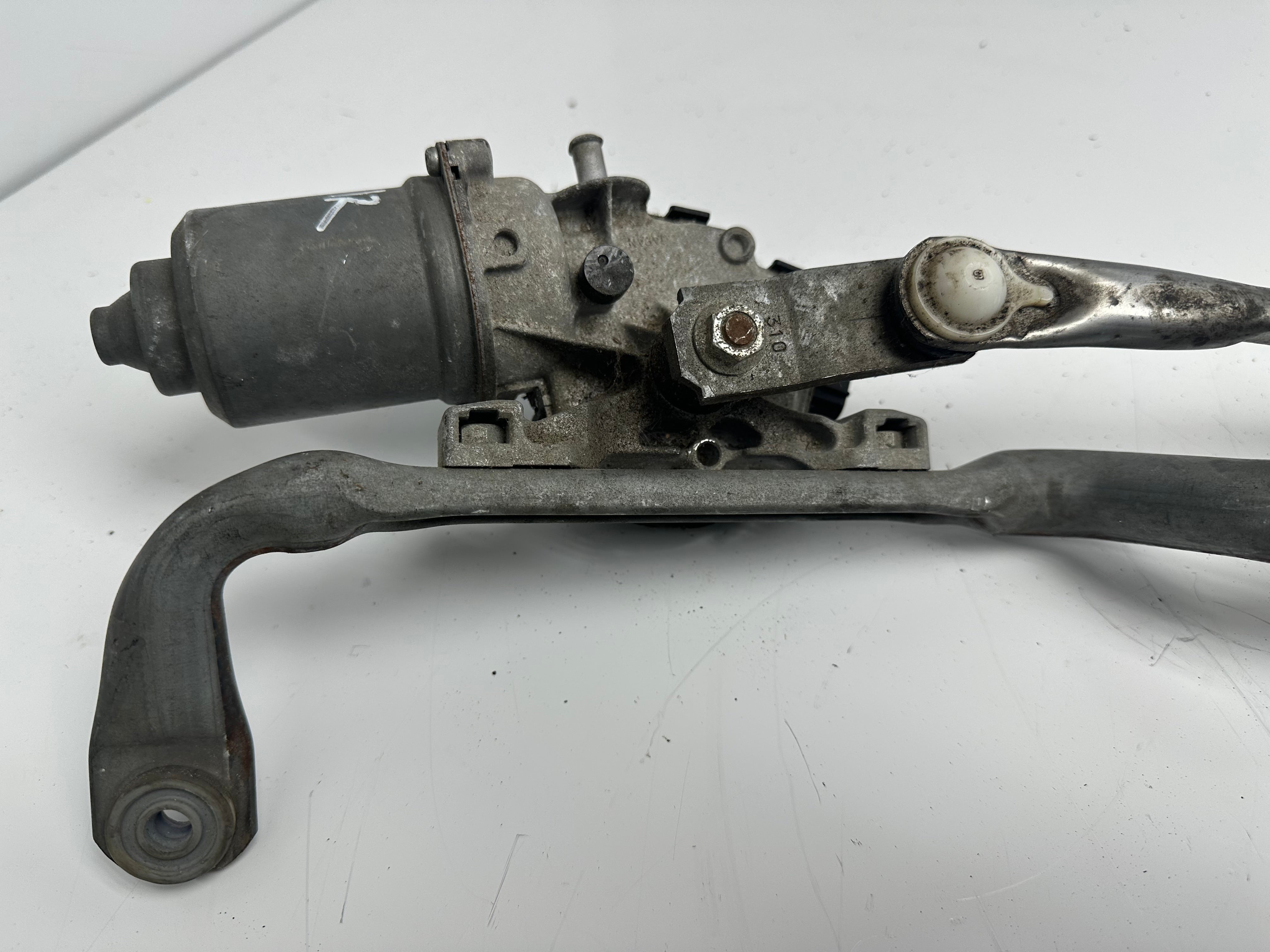 Toyota Yaris Front Wiper Motor & Linkage (85110-0D200, 159300-4124)