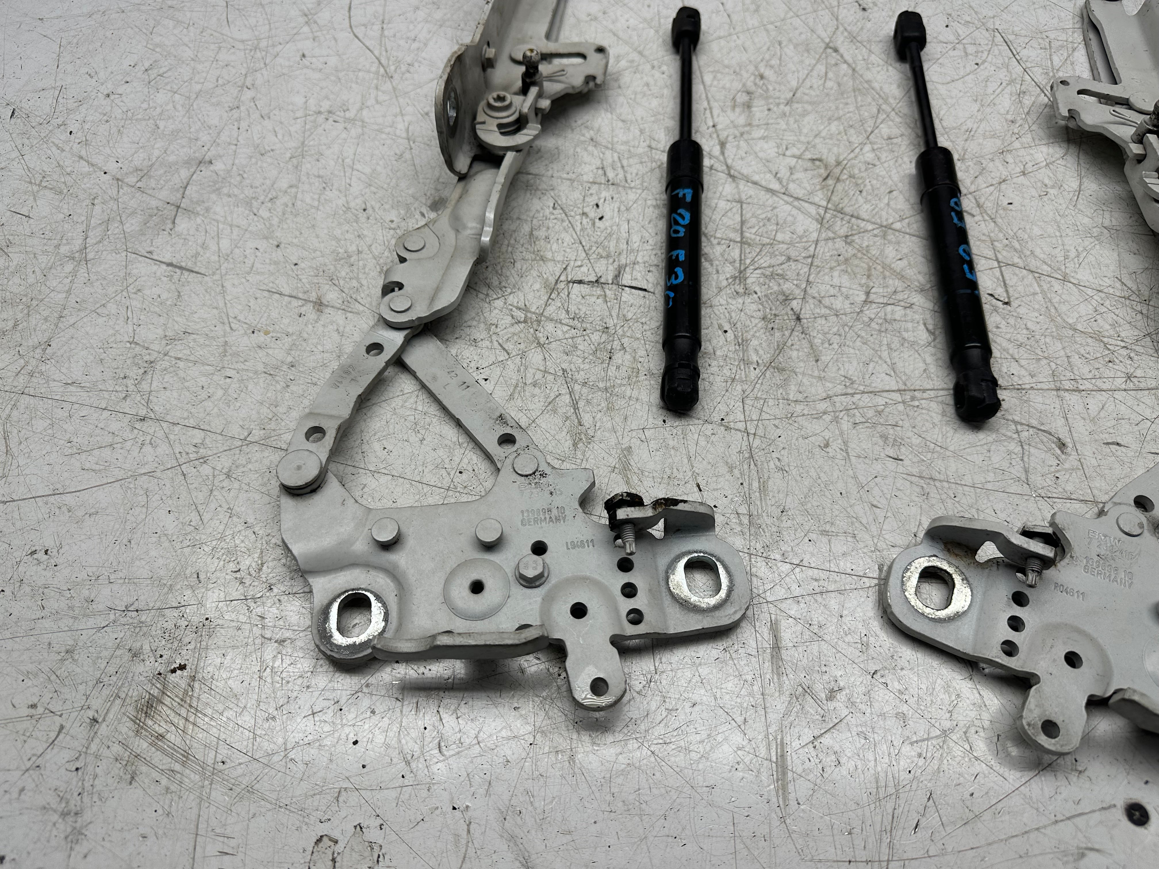 BMW 1 / 3 Series F20 F30 Pair Bonnet Hinges R&L (7239415) (7239416)