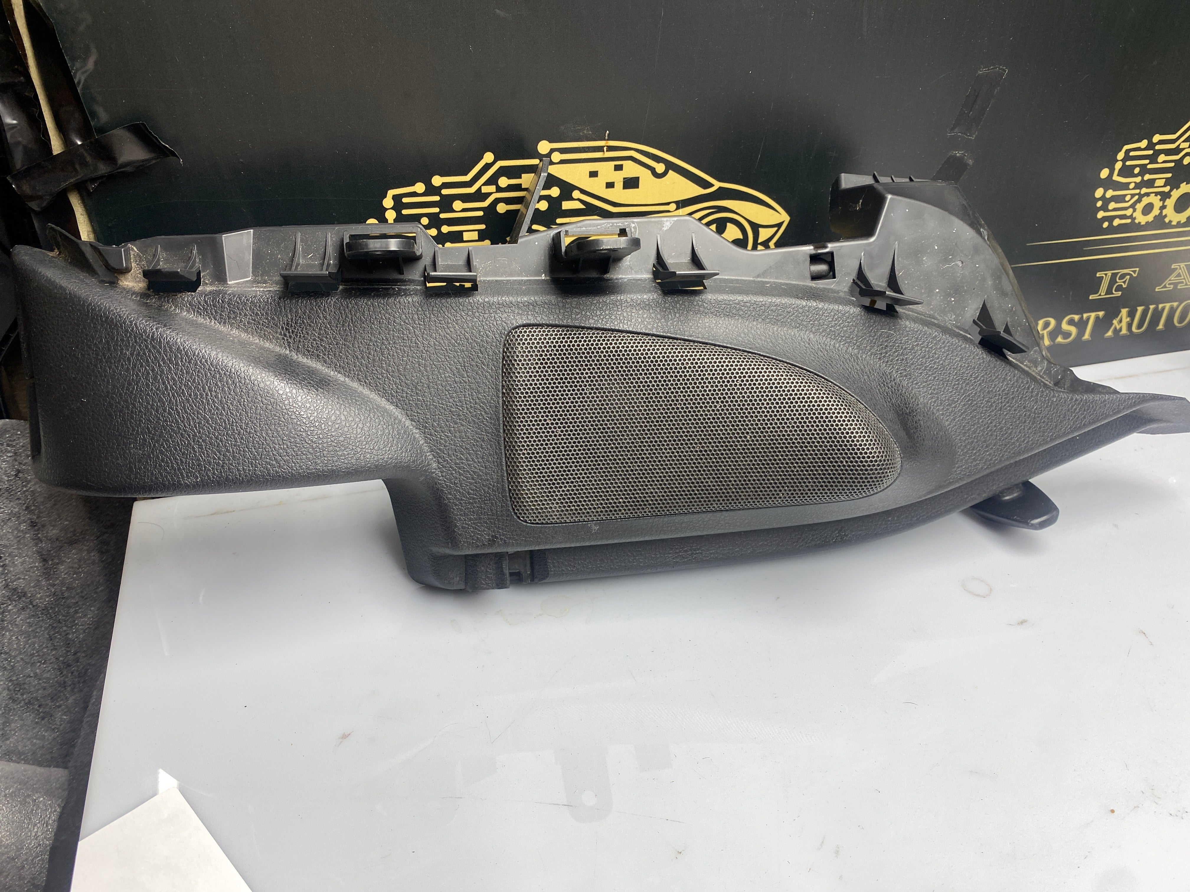 BMW 1 Series F20/F21 Rear Window Parcel Shelf Support Bracket with Speakers 2011–2019 (7240778) [Right]