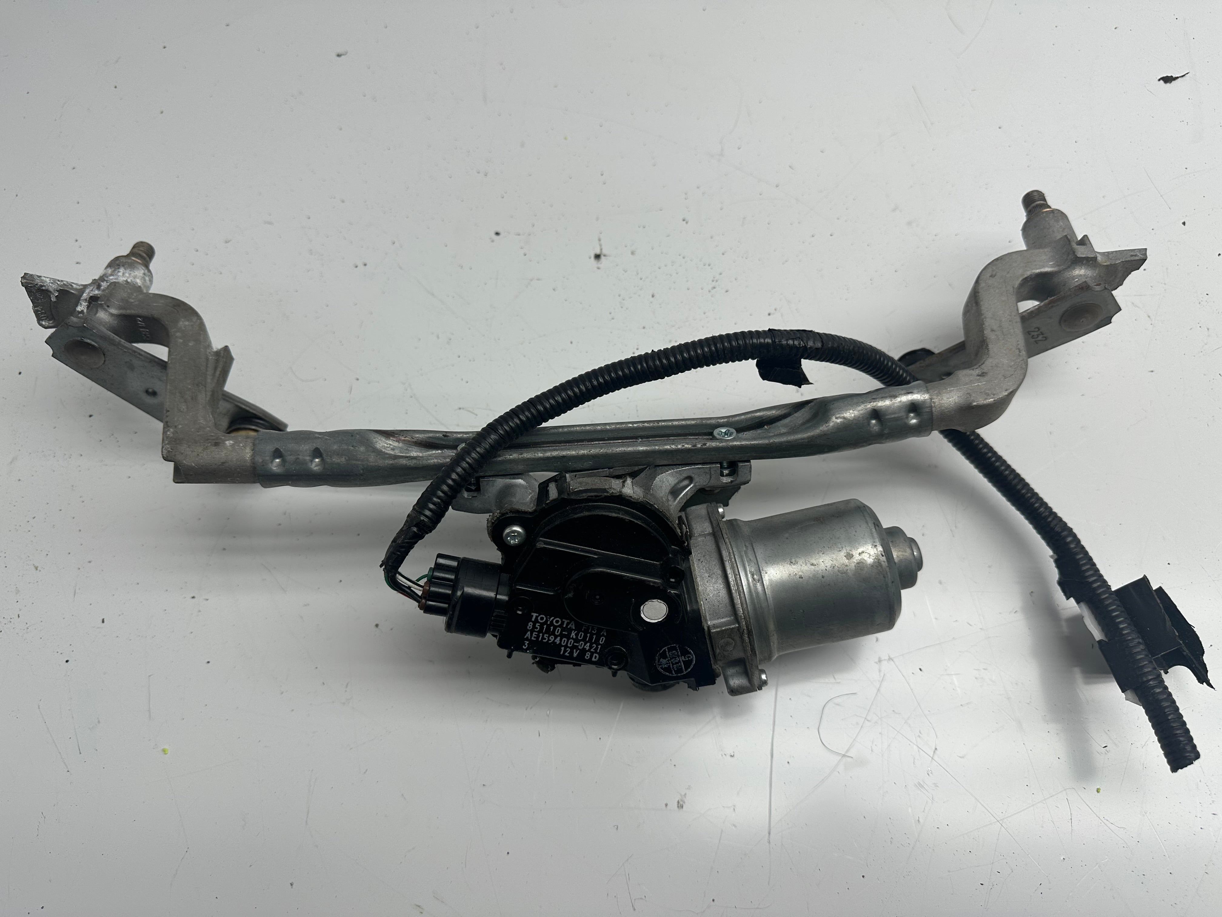 Toyota Yaris Cross Front Wiper Motor & Linkage (85110-K0110) (AE159400-0421)