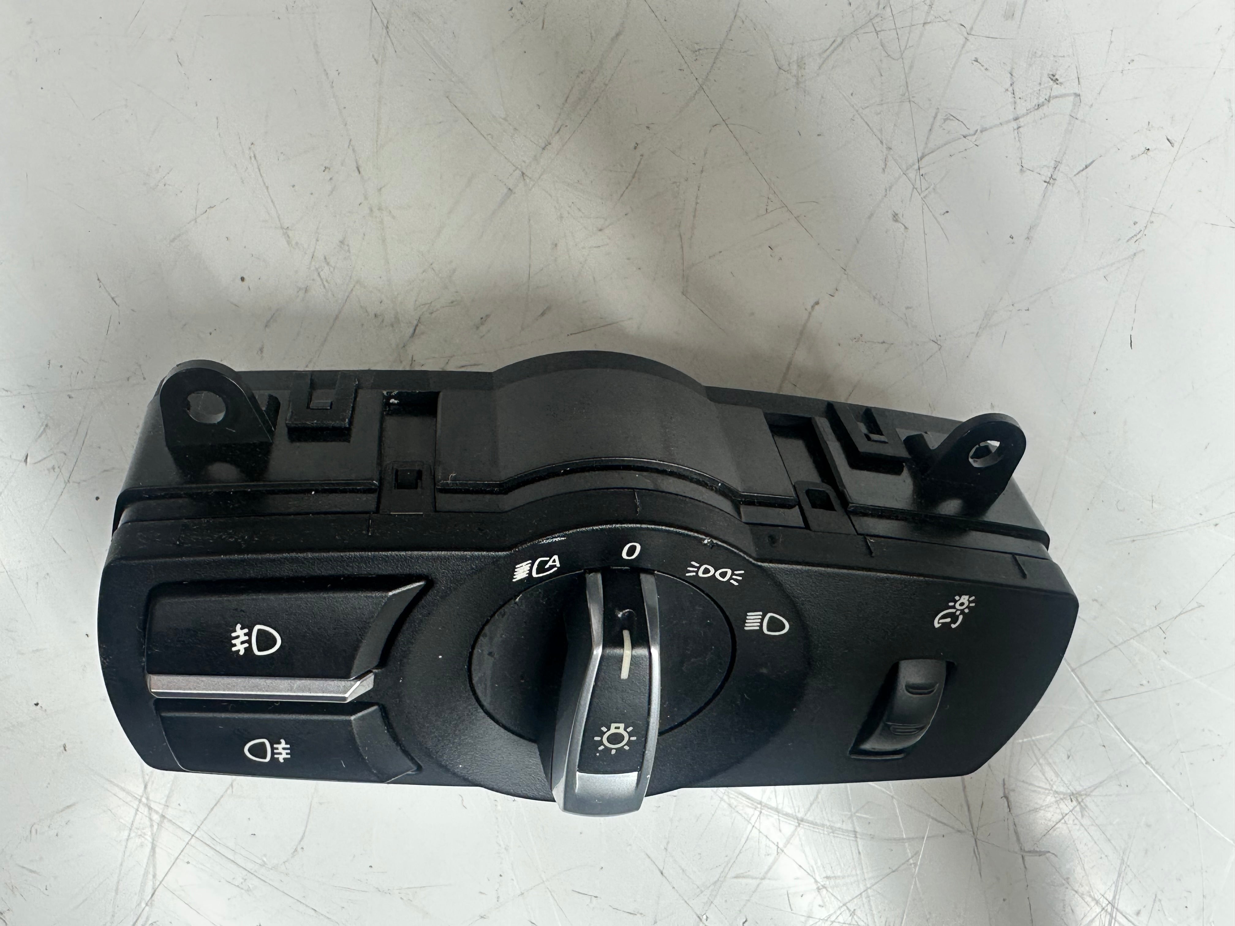 BMW 5 & 6 Series F10 F12 Headlight Switch Control Unit (9192744 05)