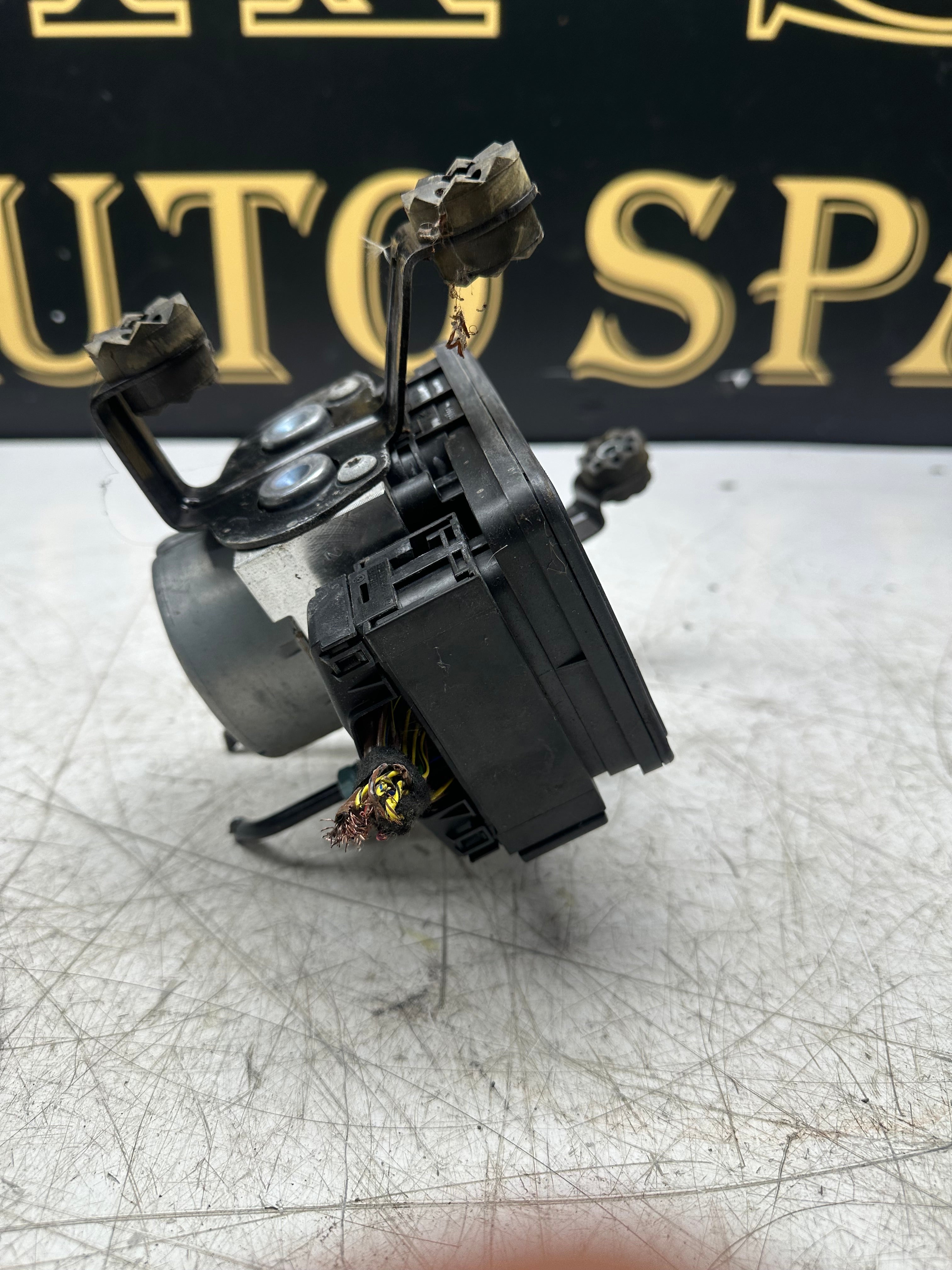 BMW 3 Series F30 / F31 ABS Pump Modulator Control Unit – 6887510