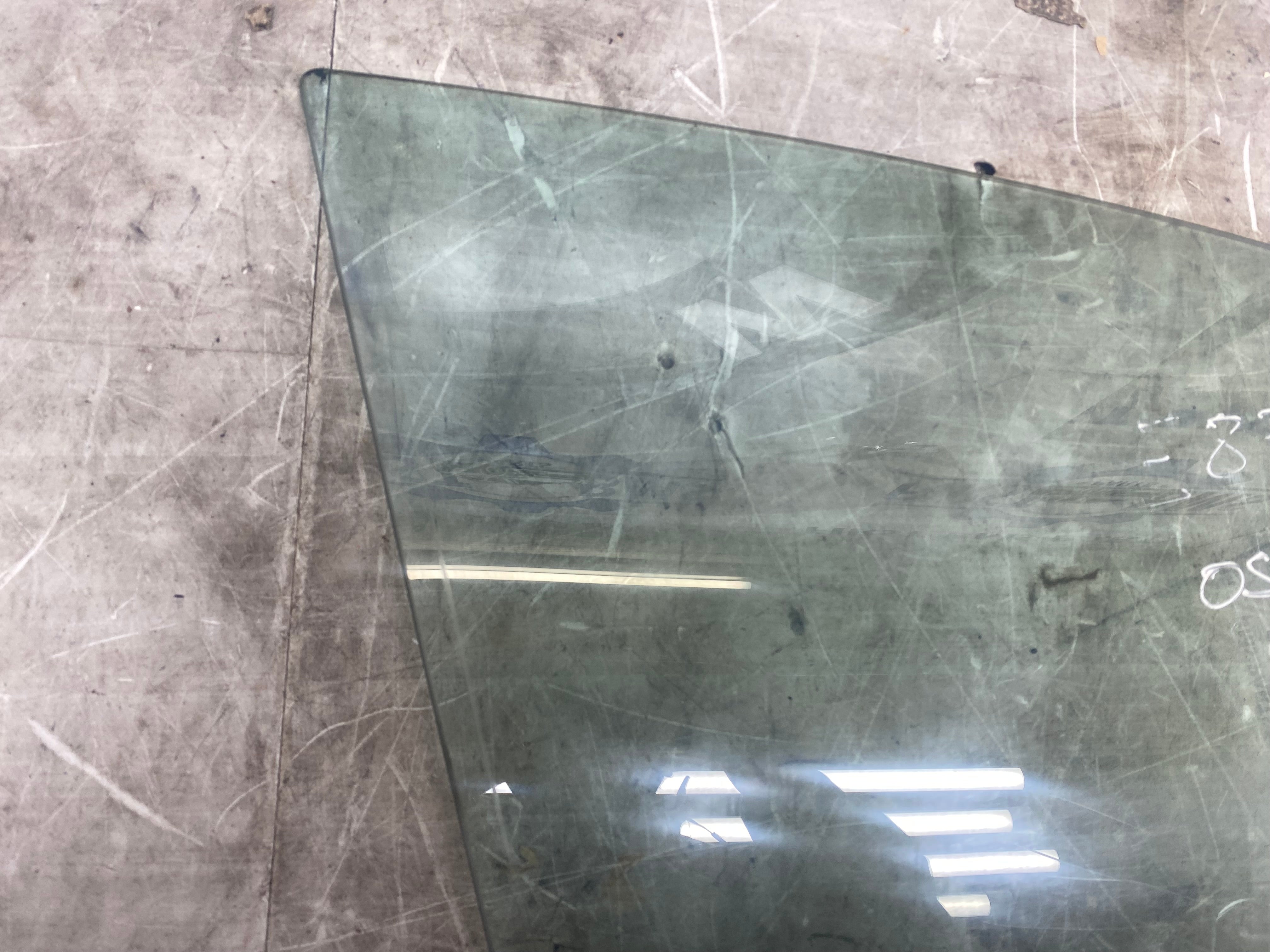 BMW 1 Series E87 Front Driver Side Window Glass 2004–2011