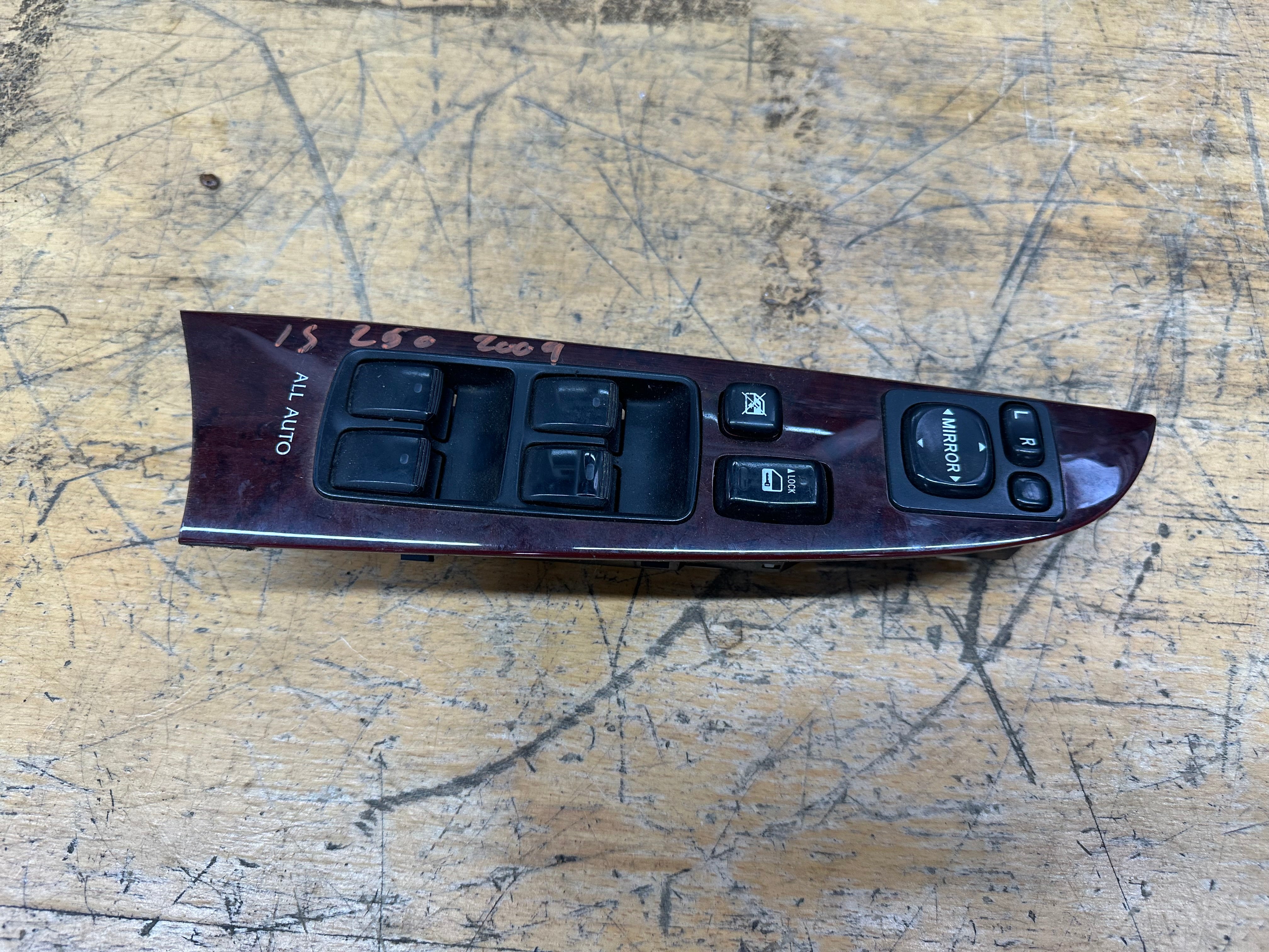 Lexus IS250 Saloon 2009 Front Right Driver’s Door Window Switch (84040-53070)