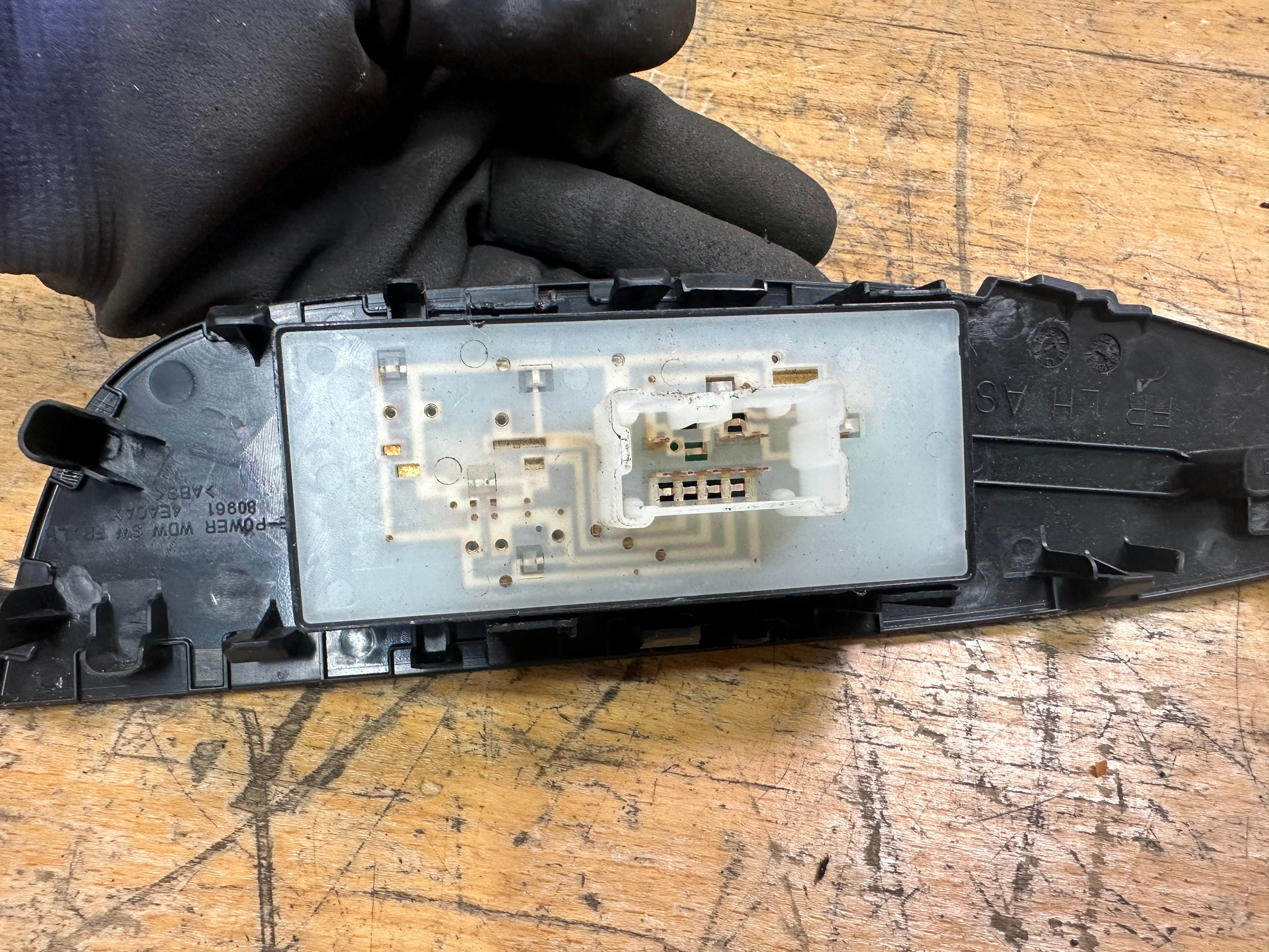 Nissan Qashqai J11 2015 Front Left Door N/S/F Window Switch Button (80961 4EA0AX)