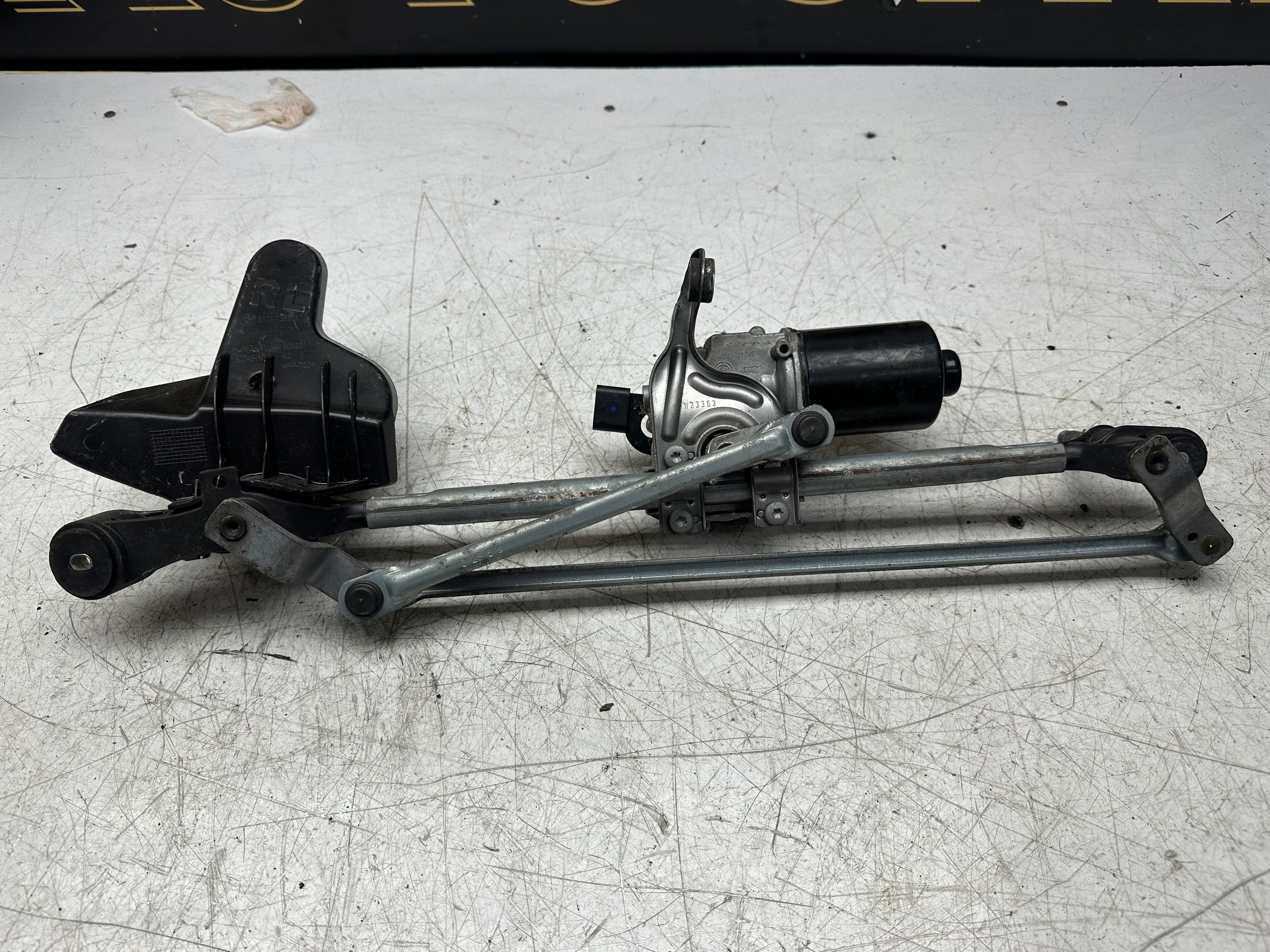 BMW 1 Series F21 Front Wiper Motor & Linkage (7267504 03)