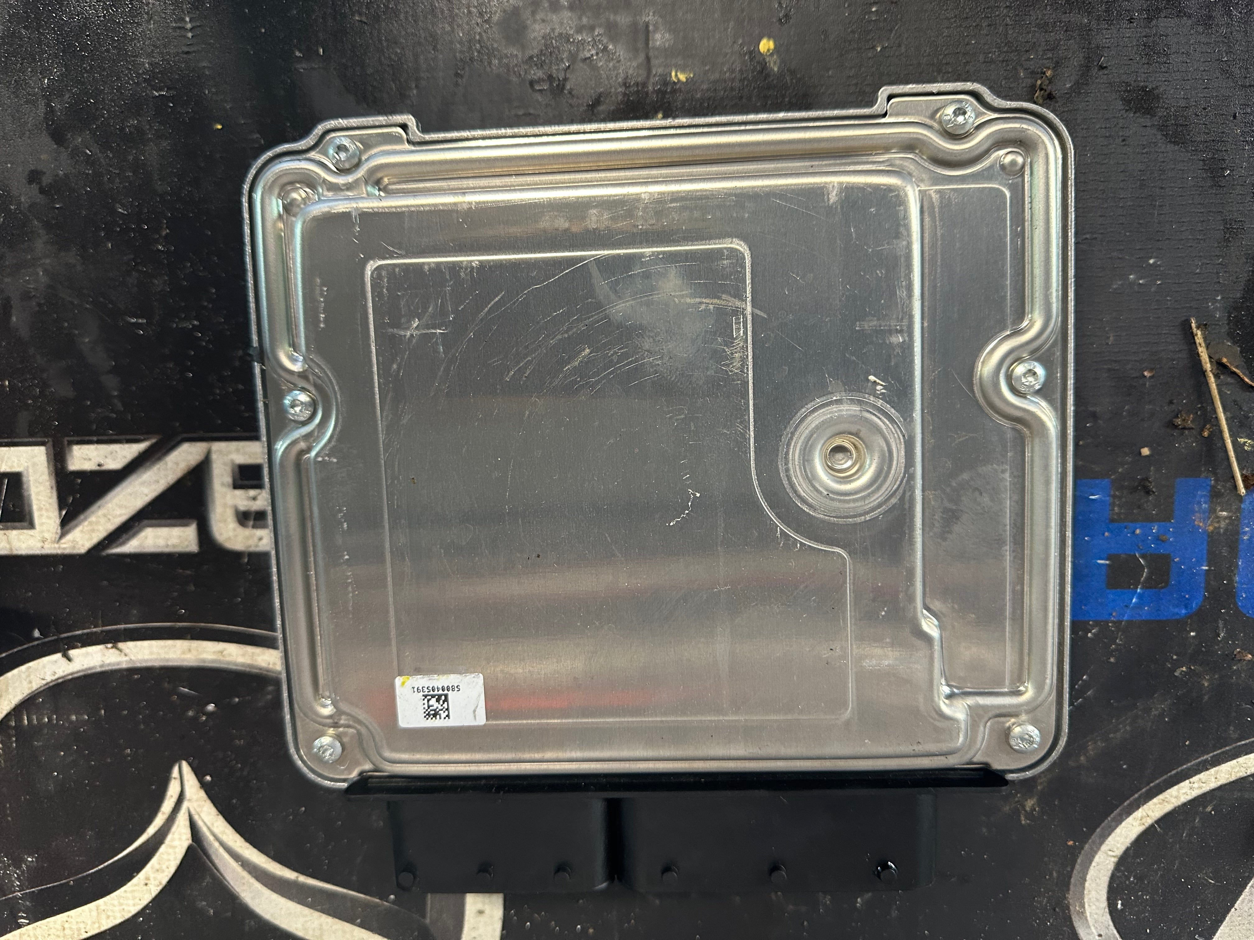 BMW Engine Control Unit (ECU) (DDE 8582279-01)