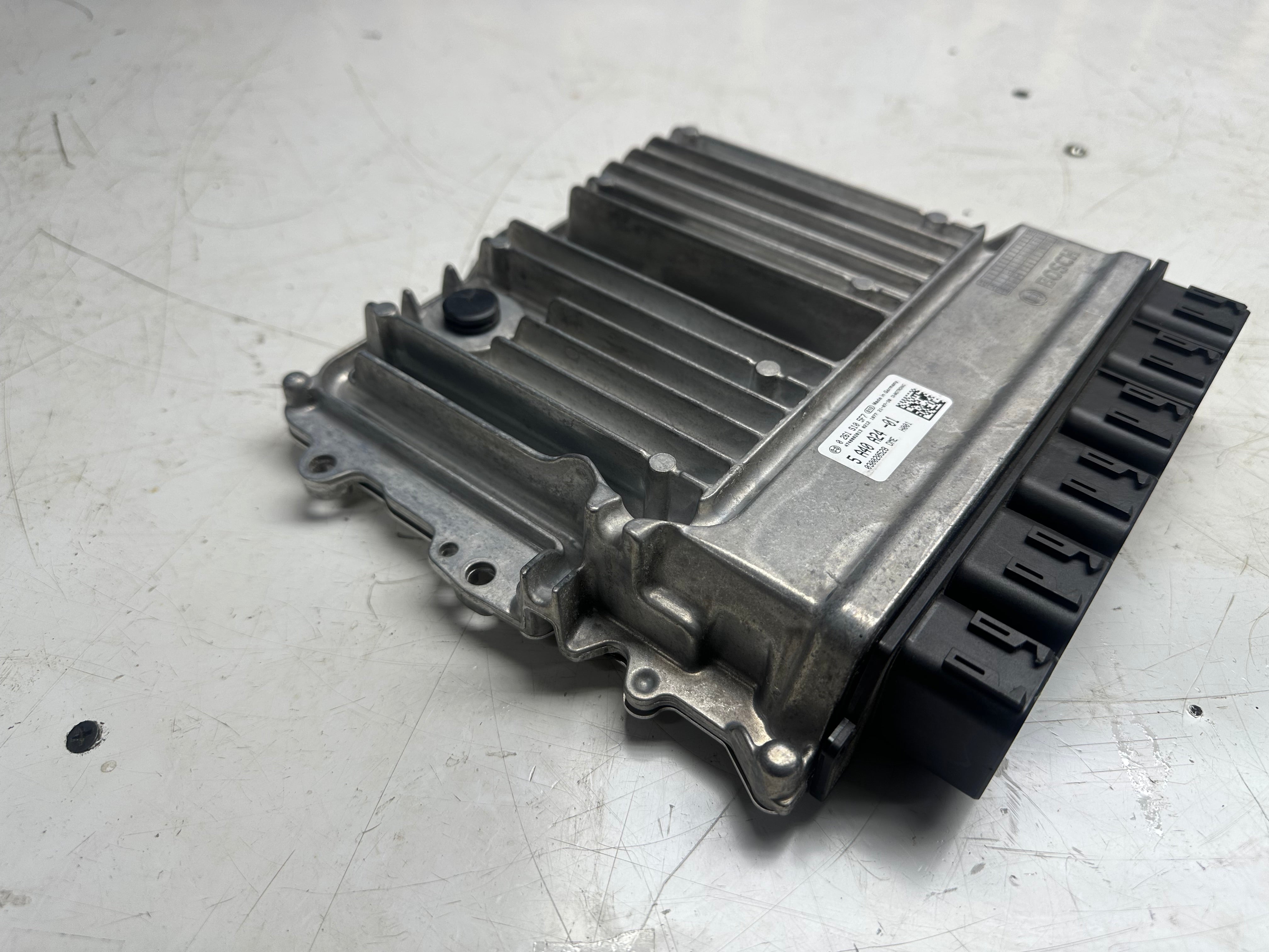 BMW G82 M4 Competition 2021 Engine Control Unit Module ECU (5A40A24) (5A40A24-01)