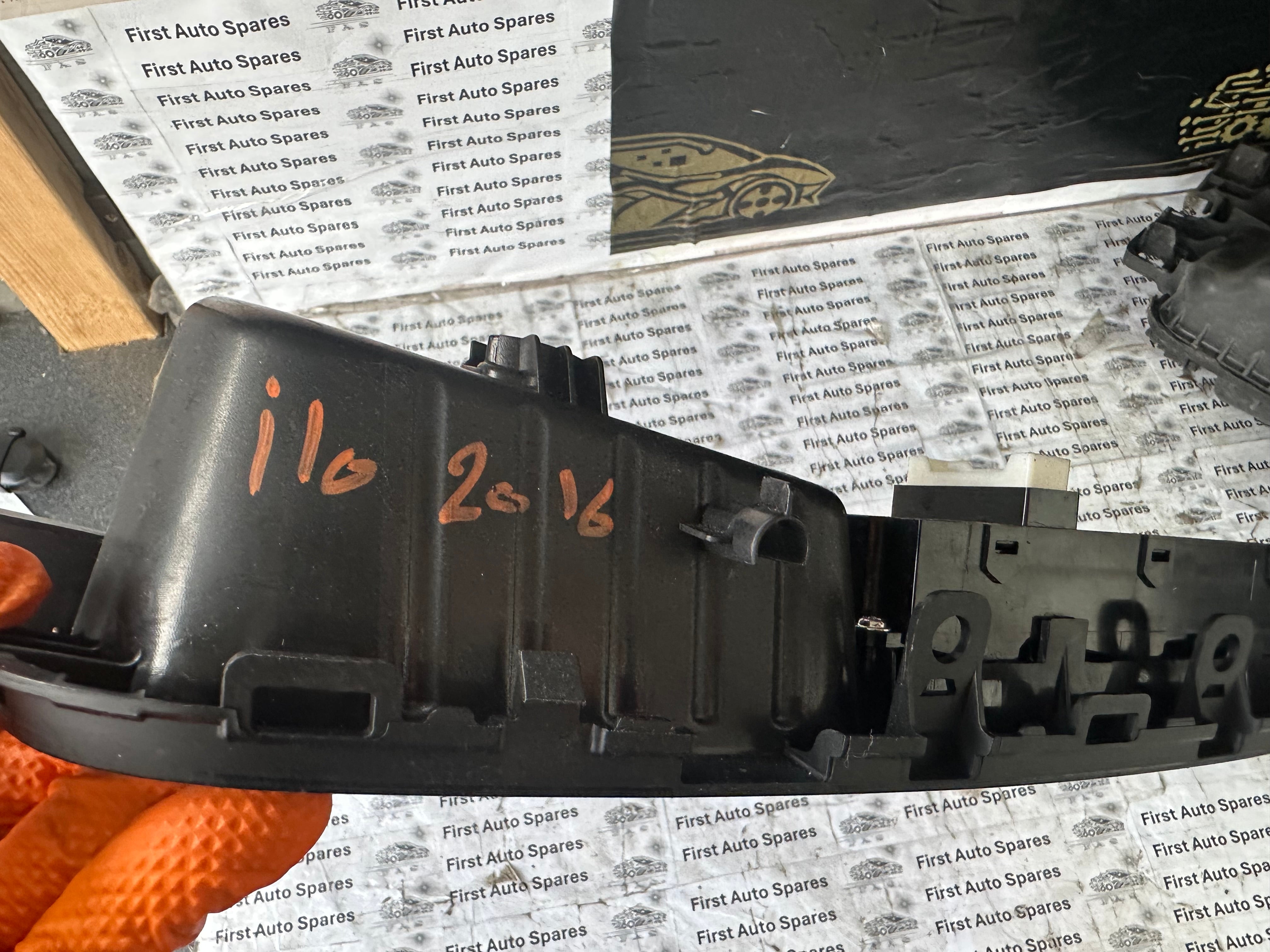 Hyundai i10 Drivers Window Switch Control 2016 (82740-B9030) (299122841)