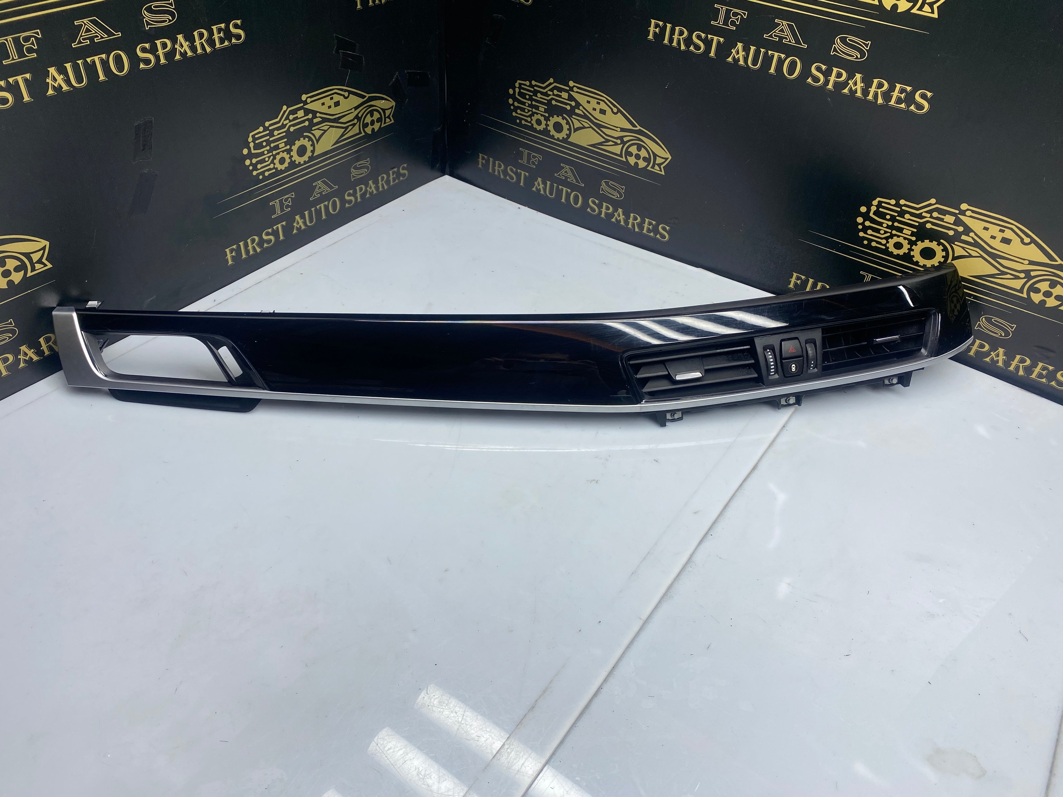 BMW X1 F48 Dashboard Air Vent Assembly – RHD – 2020 (9483800)