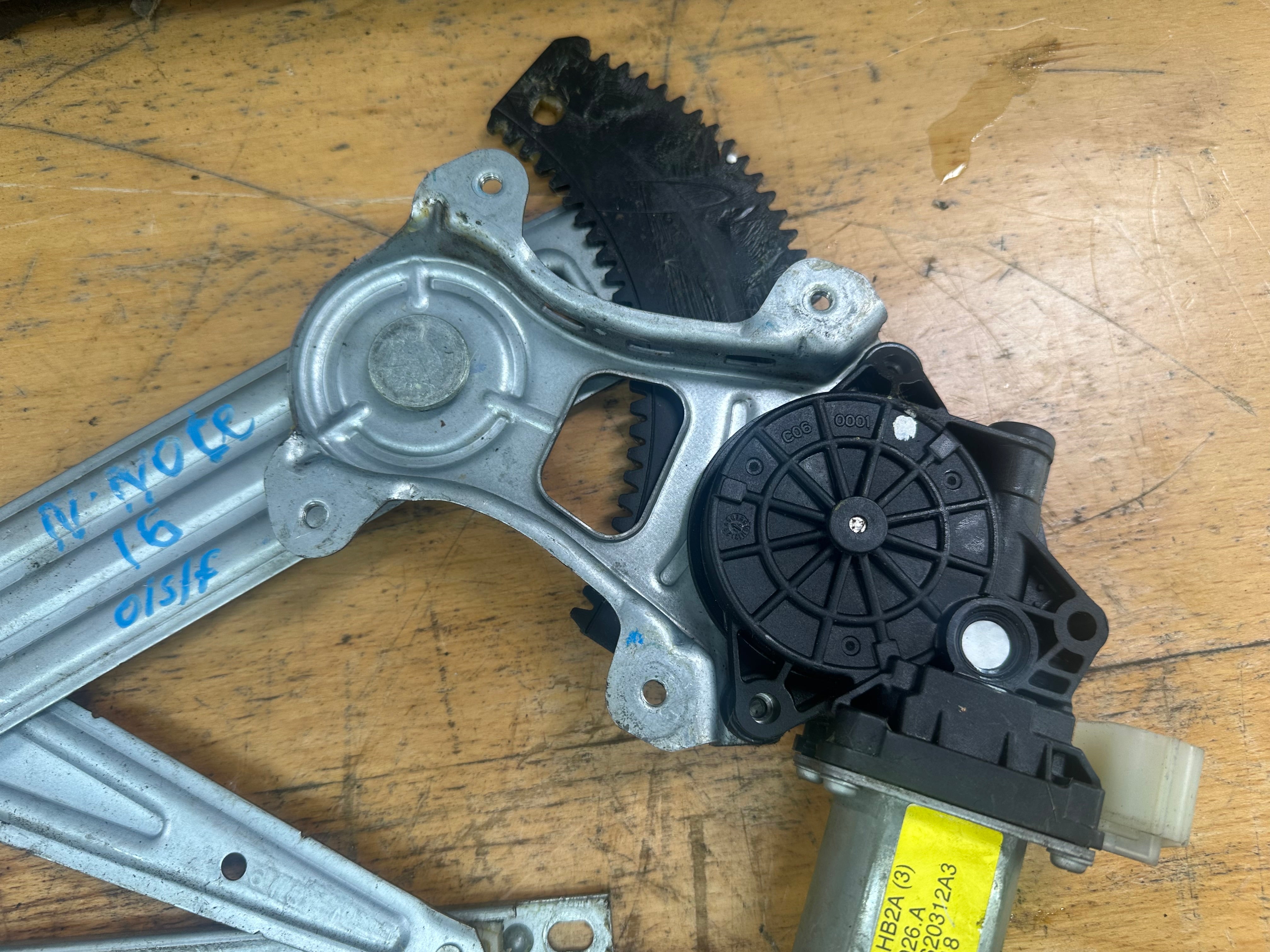 Nissan Note 2016 Right Front O/S/F Window Regulator (80730-1HB2A) (1061018)