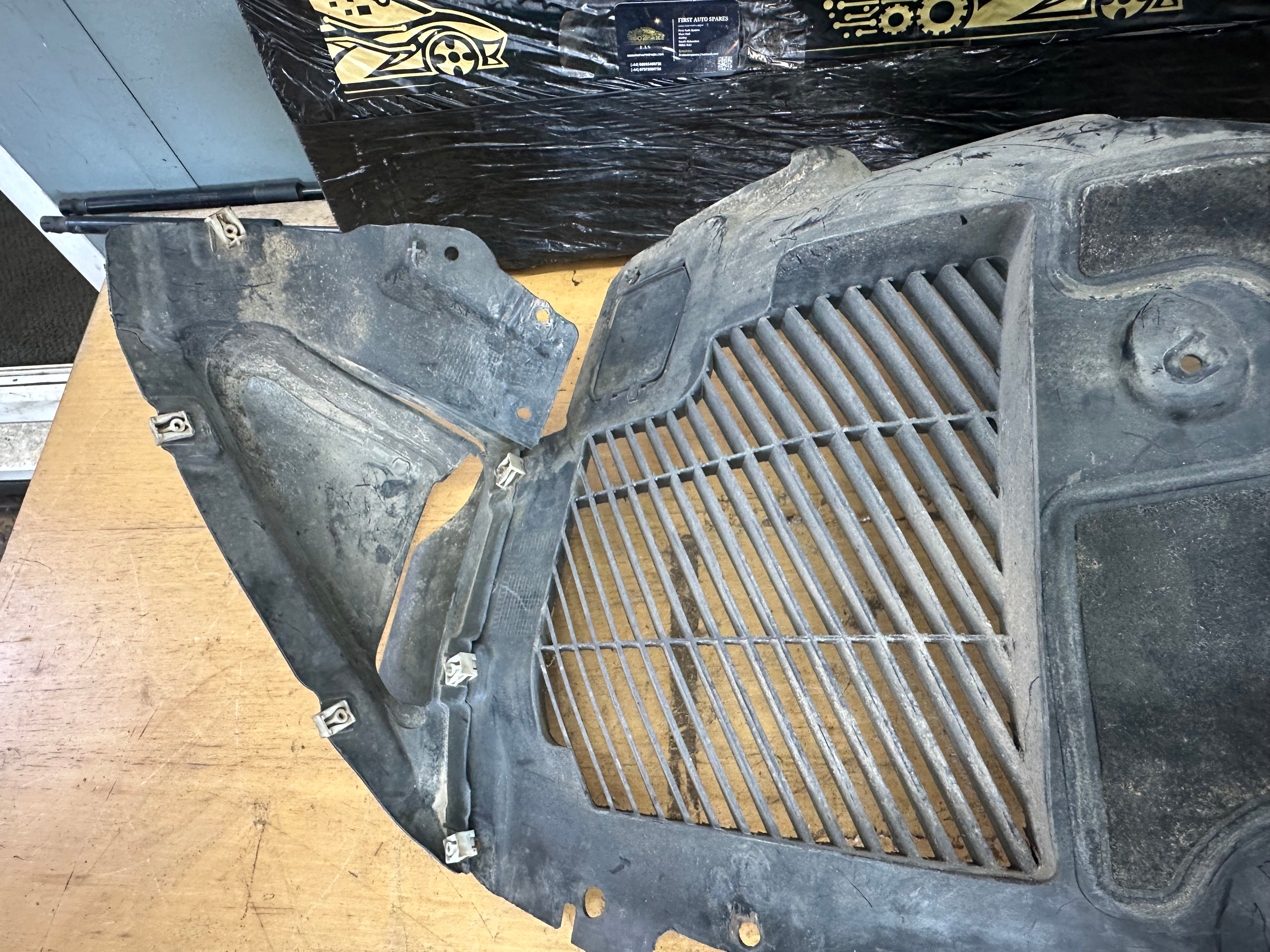 BMW X5 Driver Right Front Wheel Arch Liner Cover (51717325405) (108341-10)