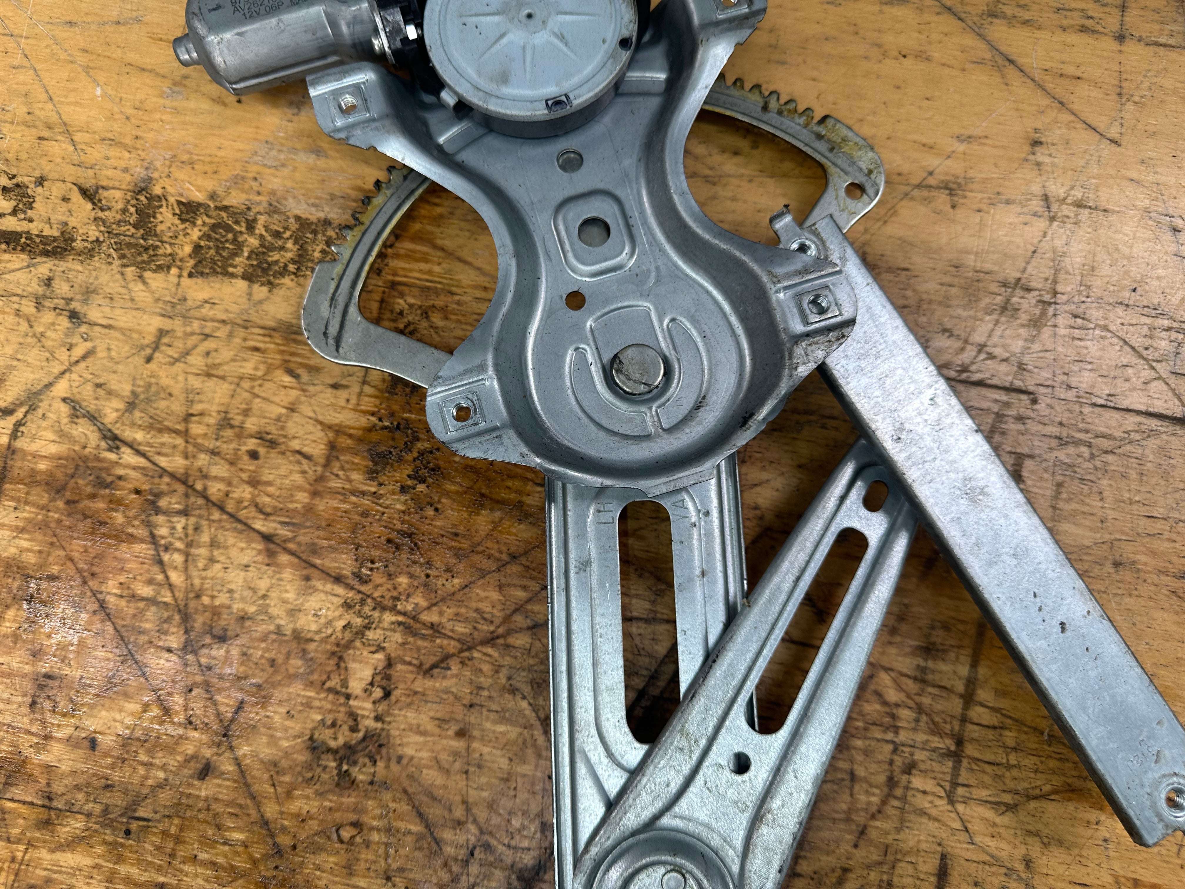 Toyota Auris Rear Right O/S/R Window Regulator (85720-0D120)