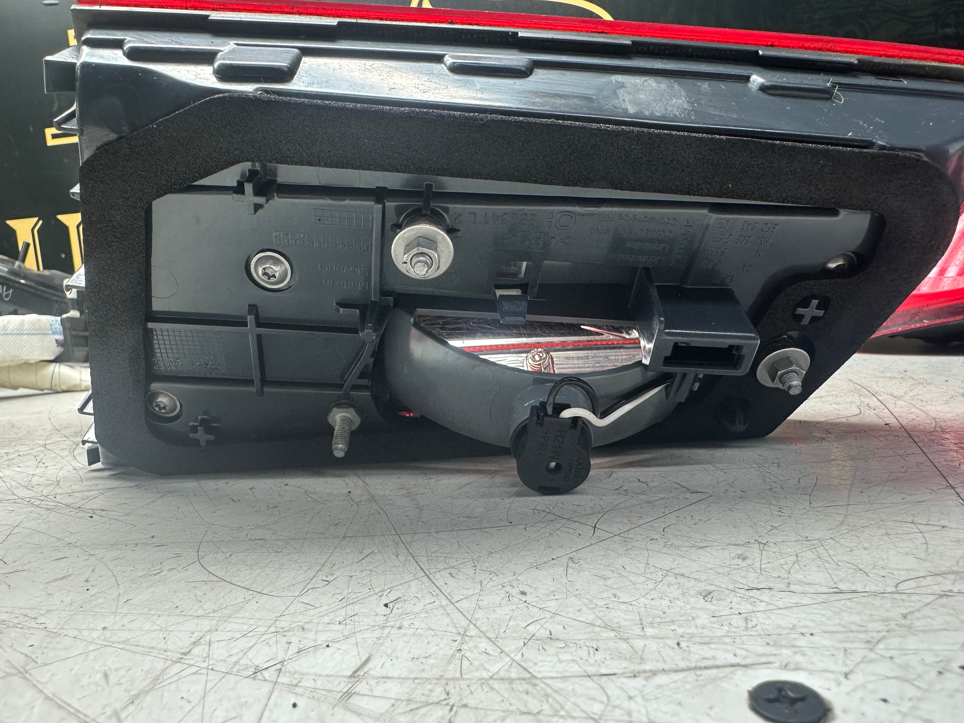 BMW 5 Series G30 Inner Rear Right Passenger Light – 2017–2019