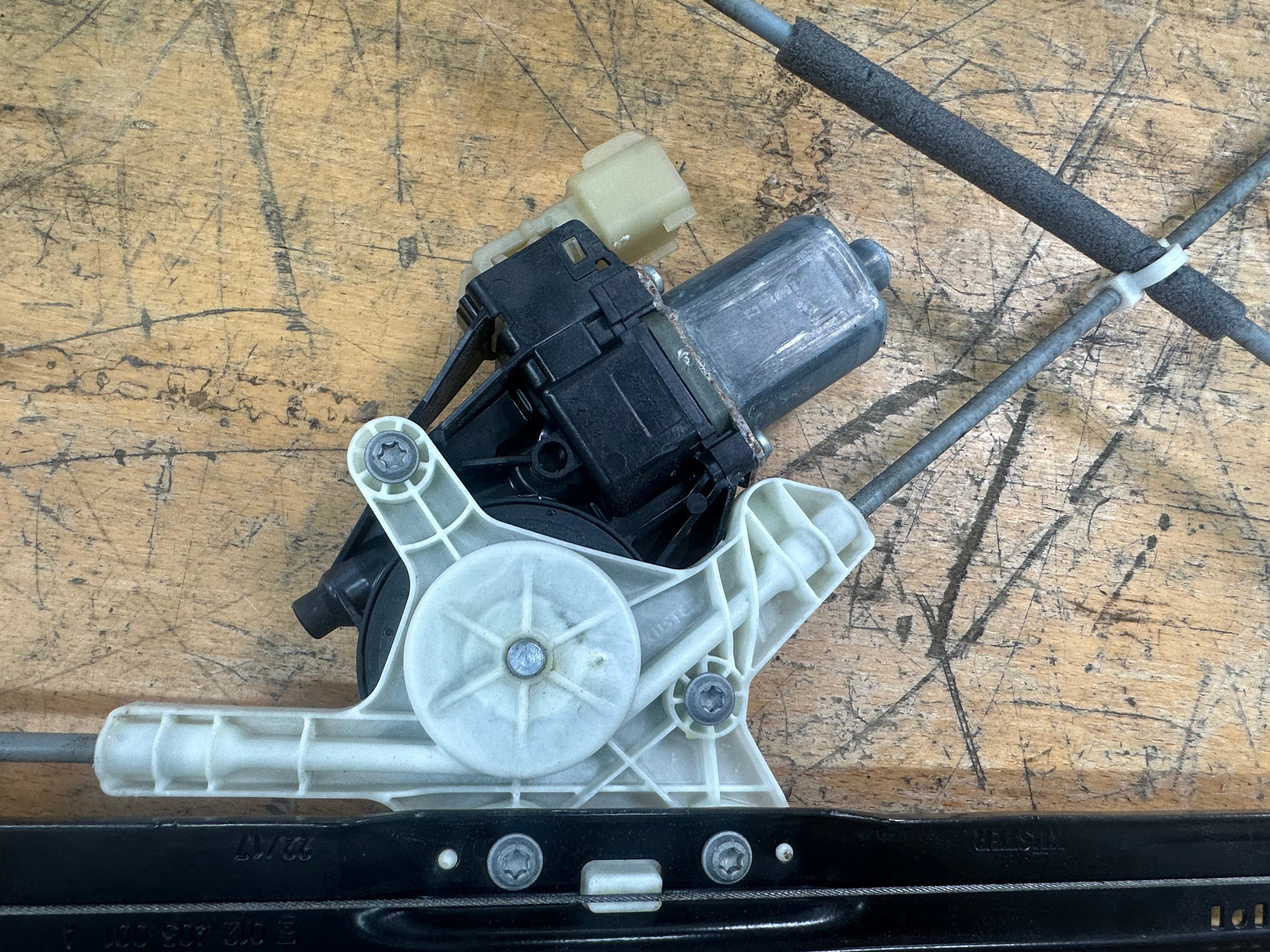 Range Rover Sport Right Driver’s Front O/S/F Window Regulator (0130822783)