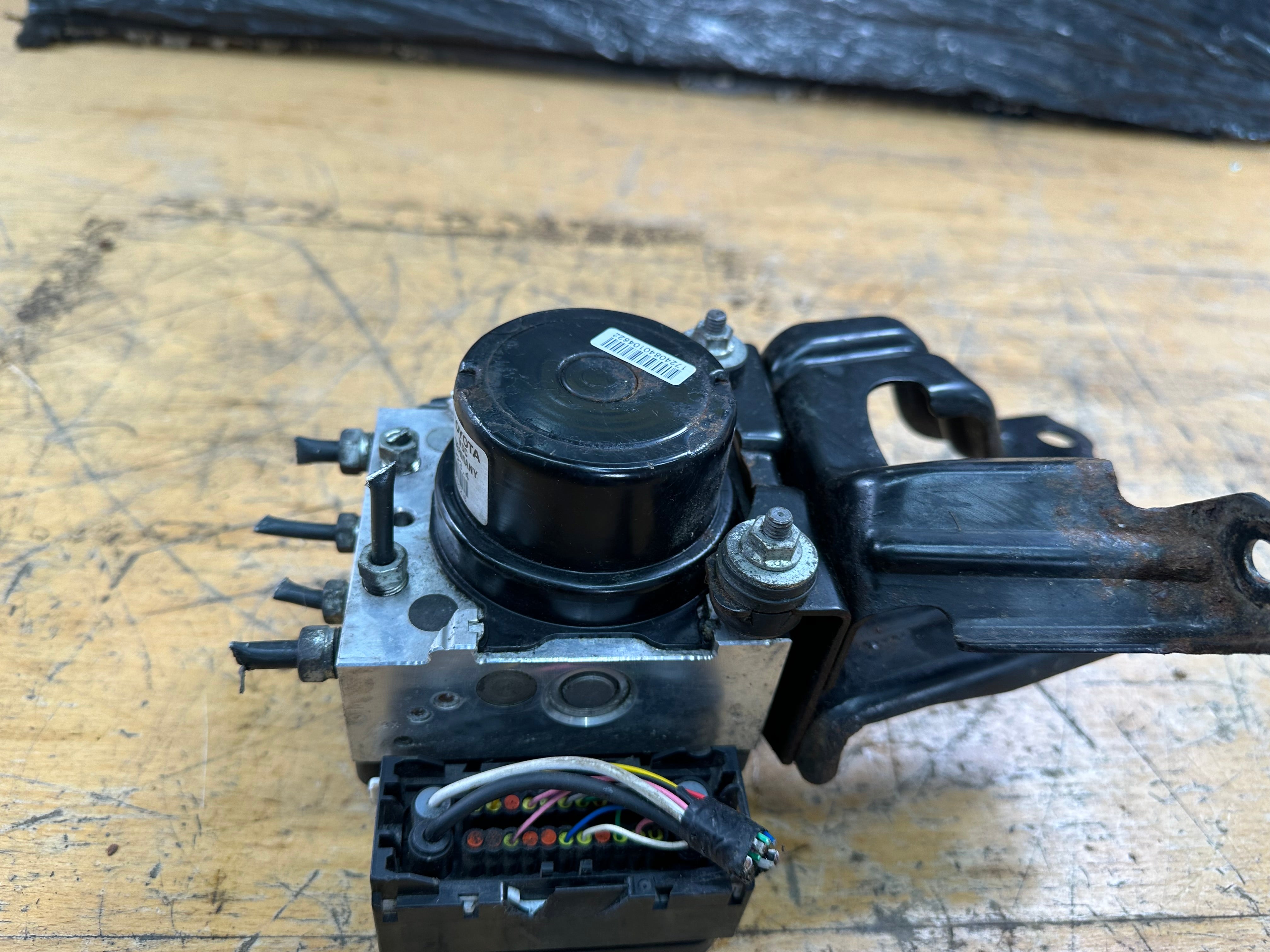 Toyota Yaris 2013 Mk3 ABS Pump (44540-0D100) (89541-0D170)