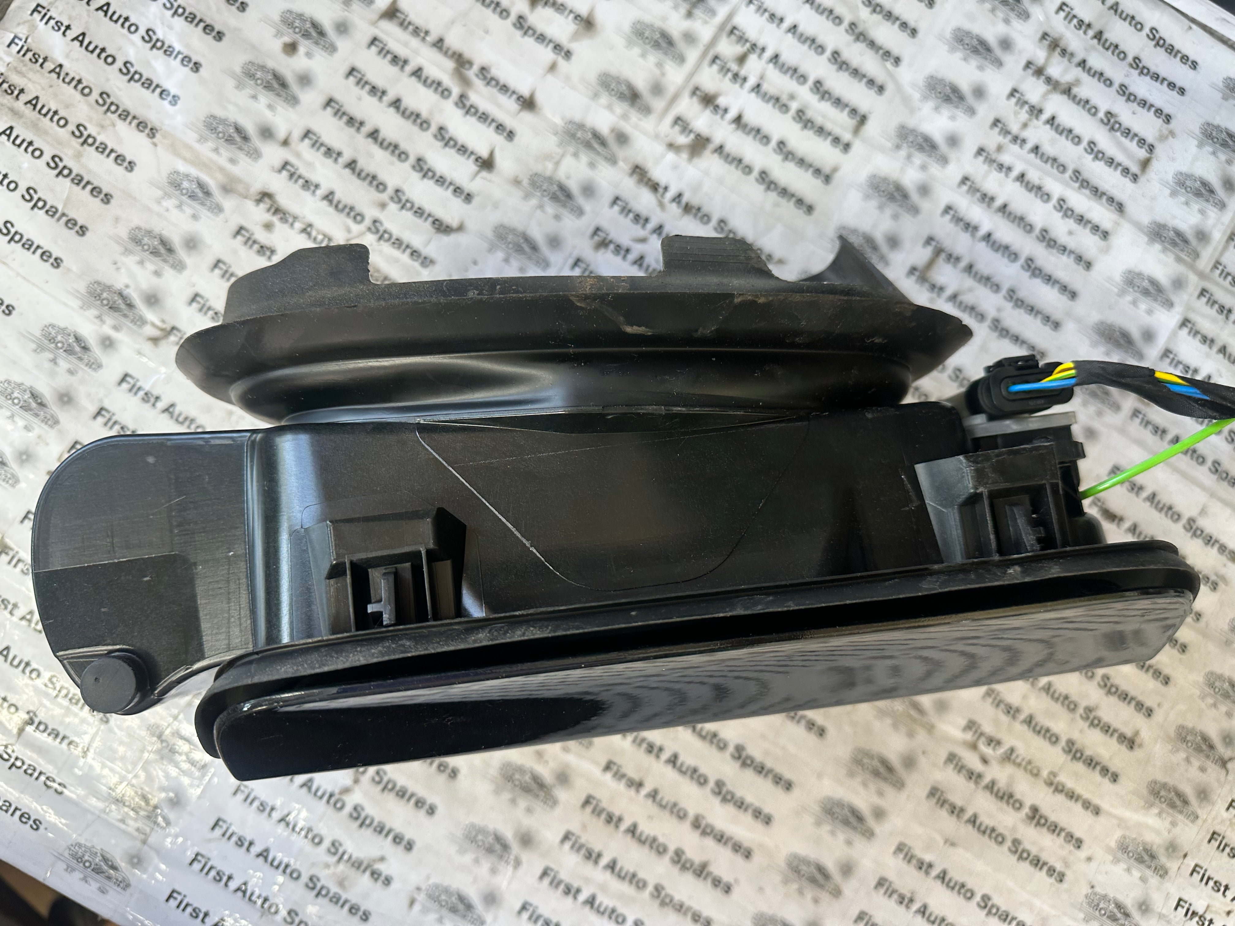 BMW 5 Series g30 Complete Fuel Filling Flap with Inner Plastics (61177387940) (118844-10) (1350775-05)
