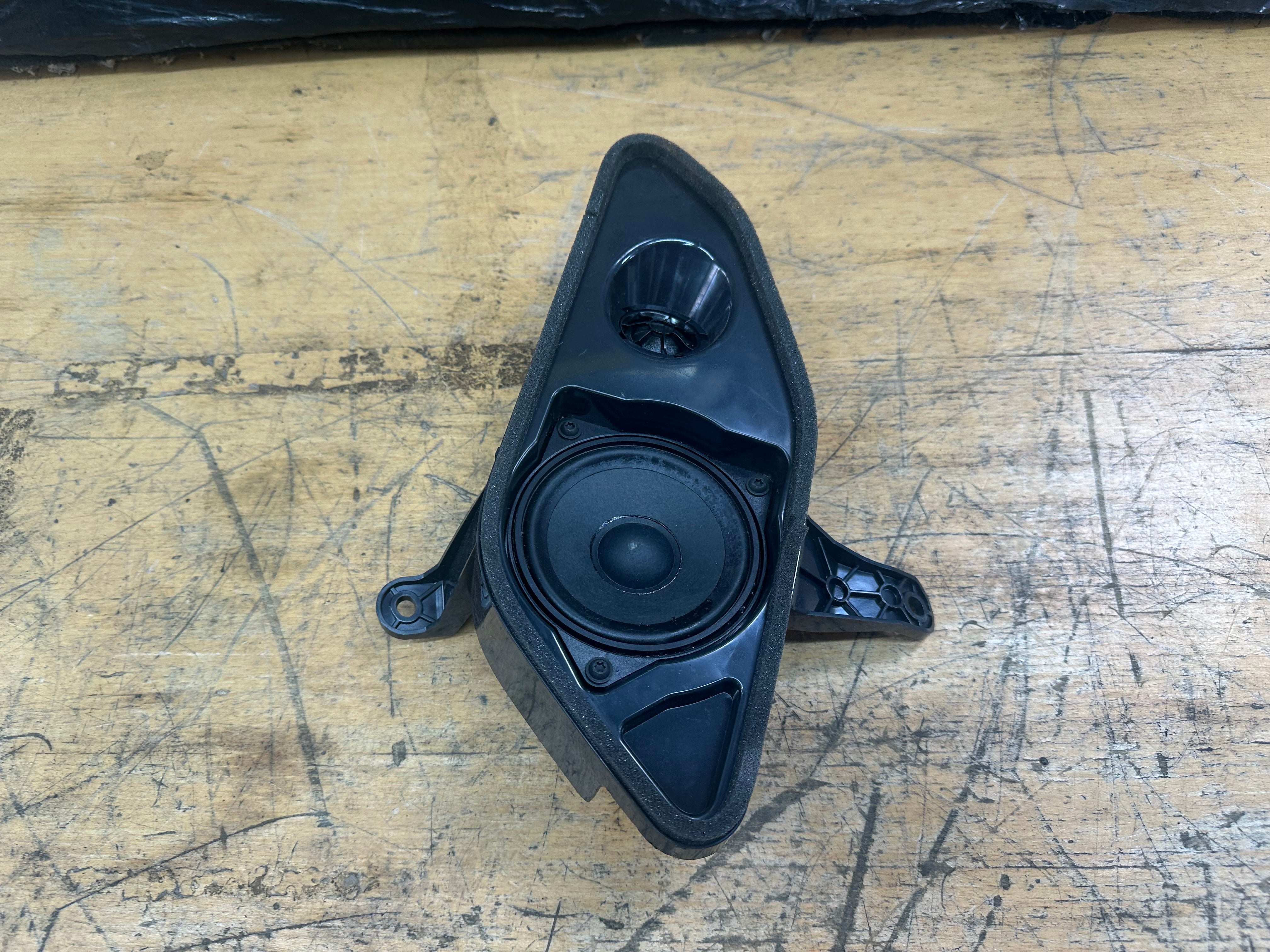 BMW X5 G05 2019 Rear Right Door Speaker (2622517) (6809632) (2622520)