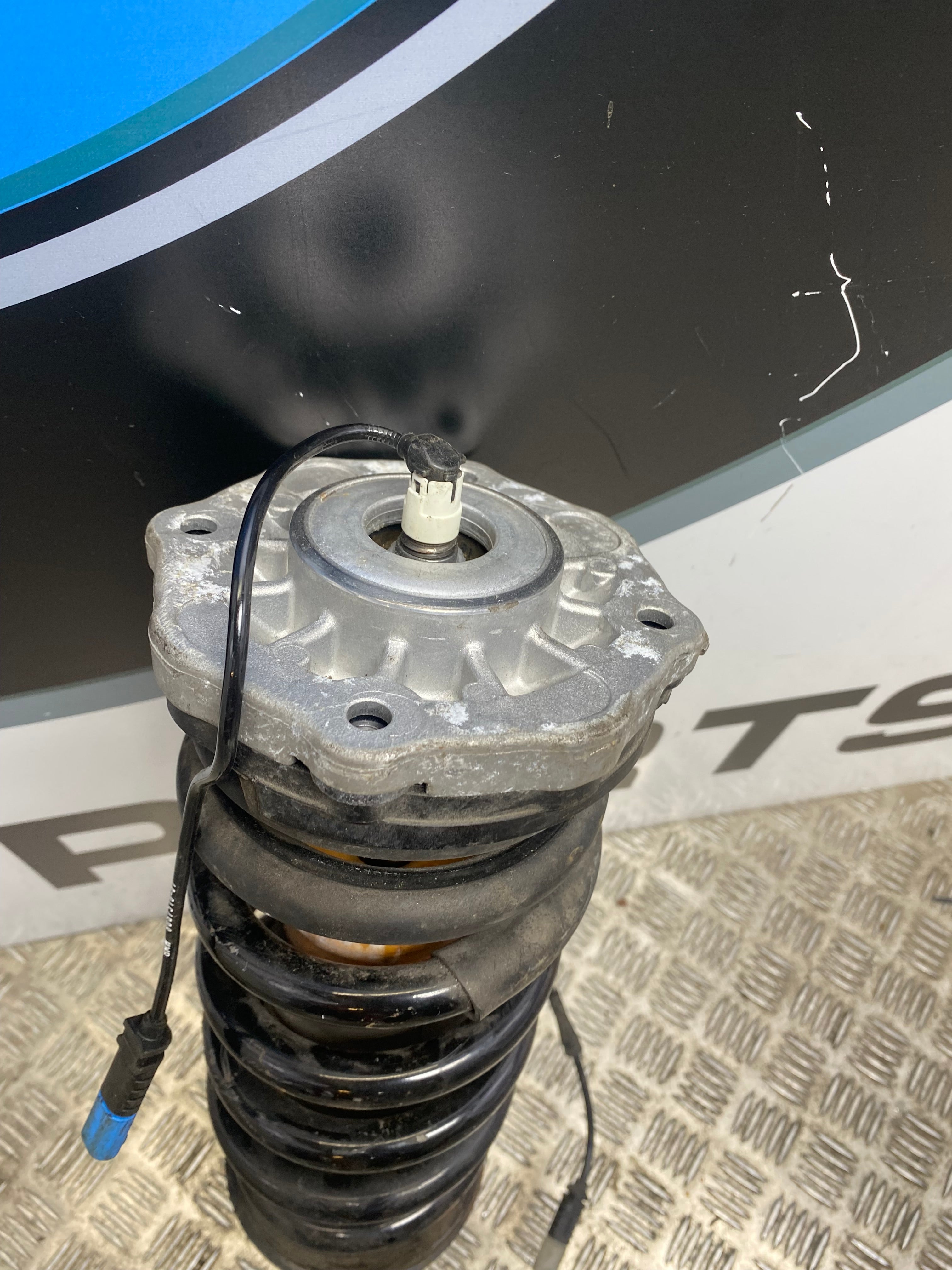 BMW X3 M F97 / X4 M F98 Rear Left VDC Shock Absorber Damper Strut Spring 2019–Present (8067507)