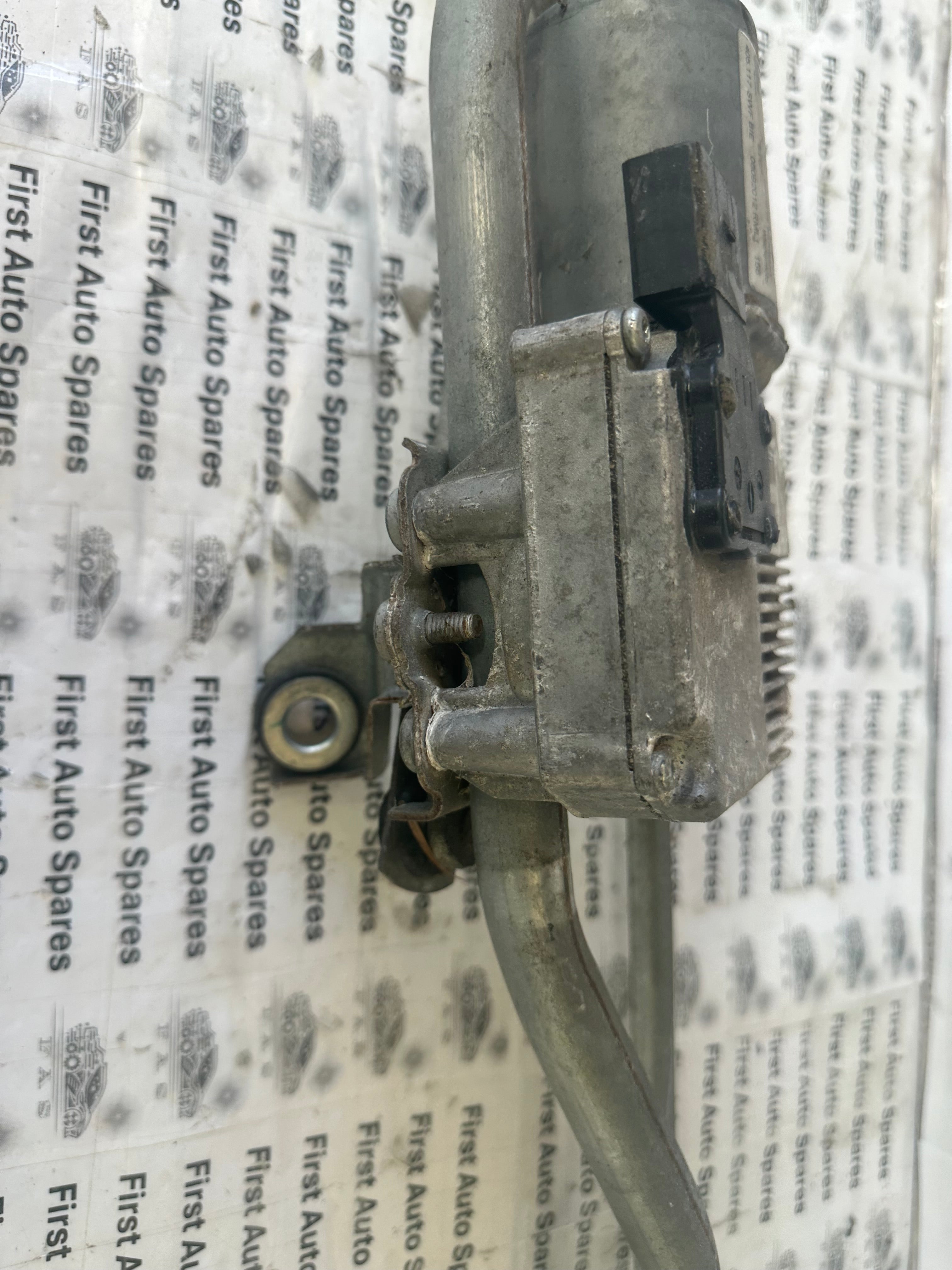 Audi A4 B8 Front Windscreen Wiper Motor & Linkage (8K2955119A)