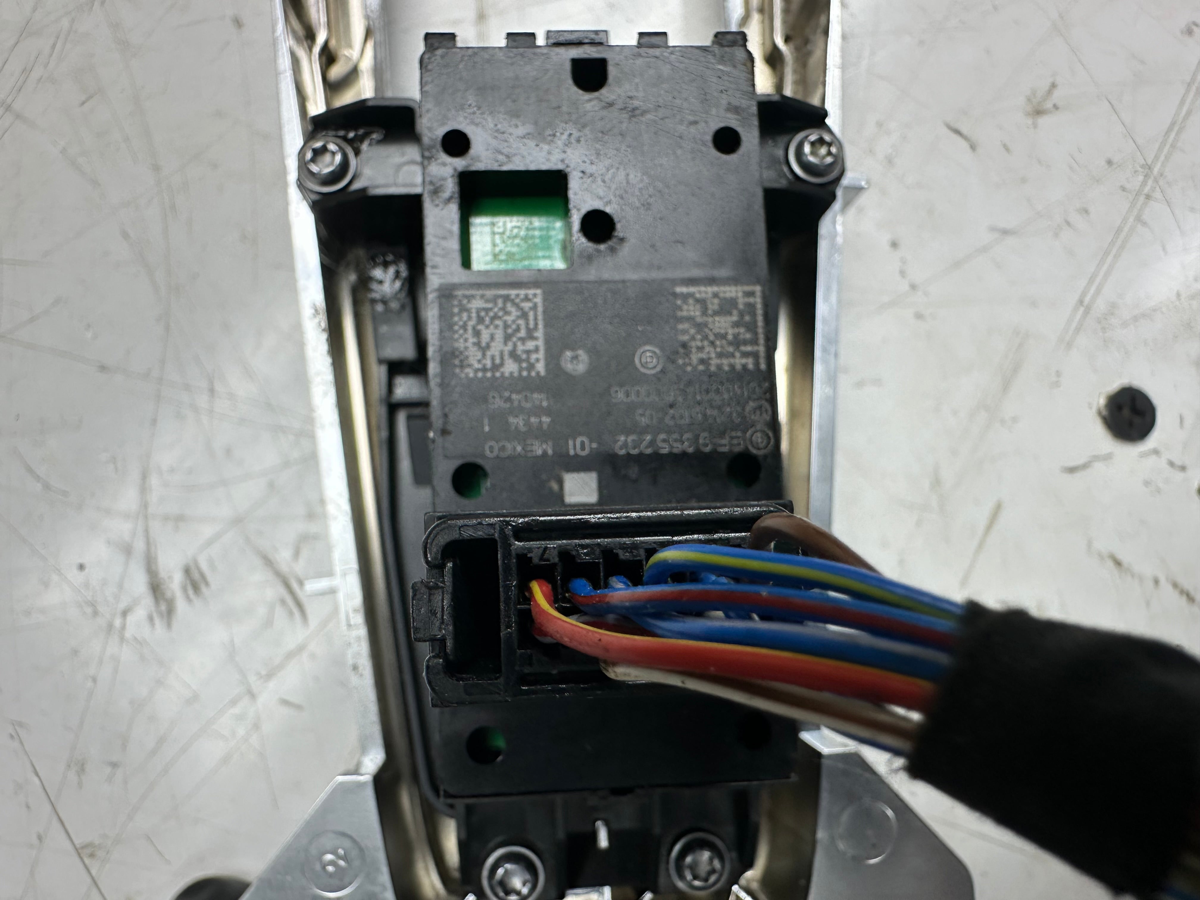 BMW X5 F15 2014 Hand Parking Brake Switch (9355232-01) (105075070R)