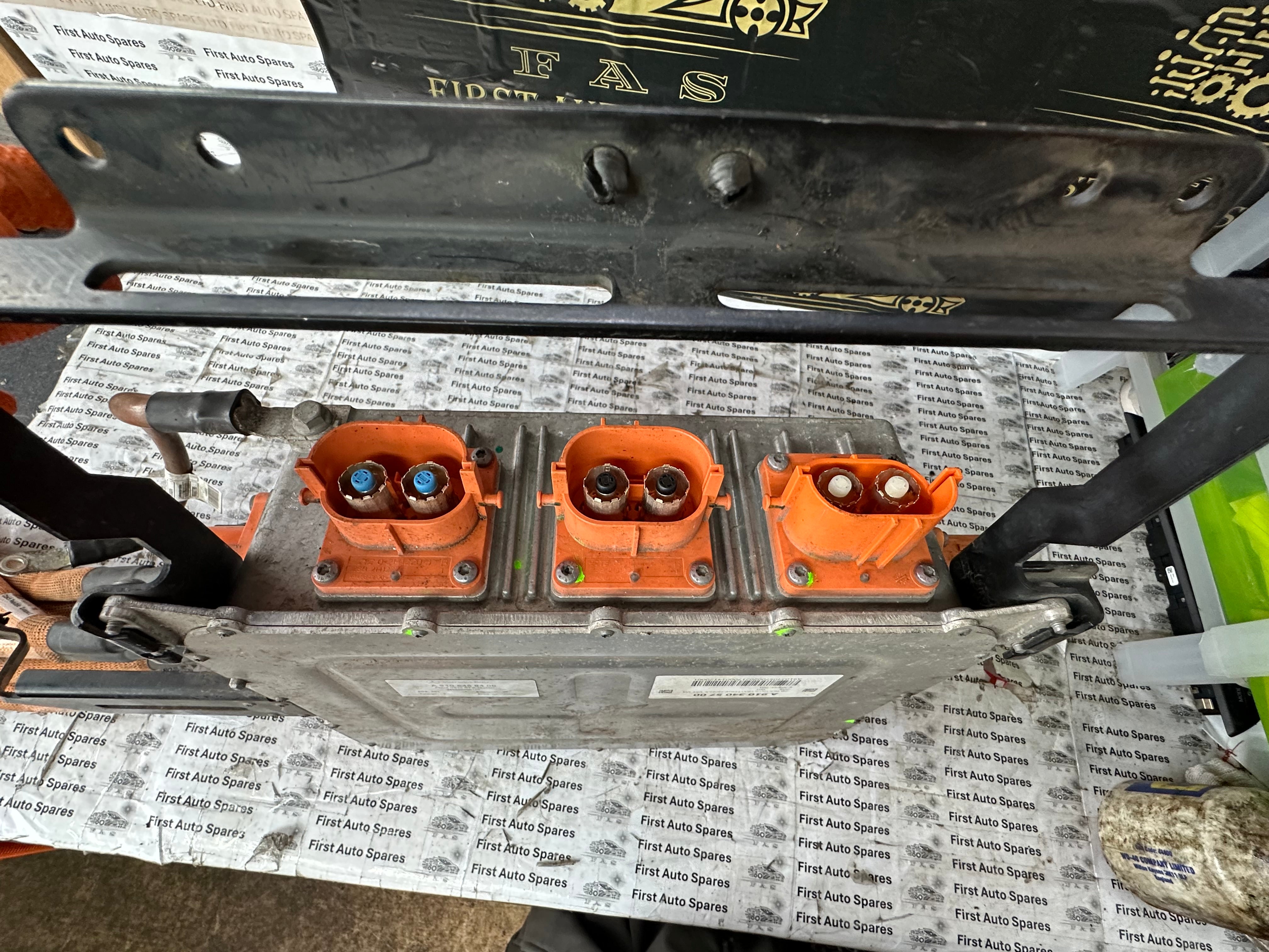 Mercedes-Benz eSprinter 907 910 Battery Converter (A9105458400) (A9103405700)