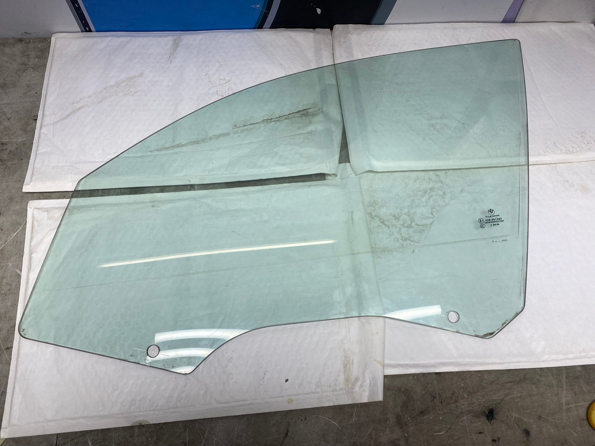 BMW 1 Series E87 Front Passenger Side Window Glass 2004–2011
