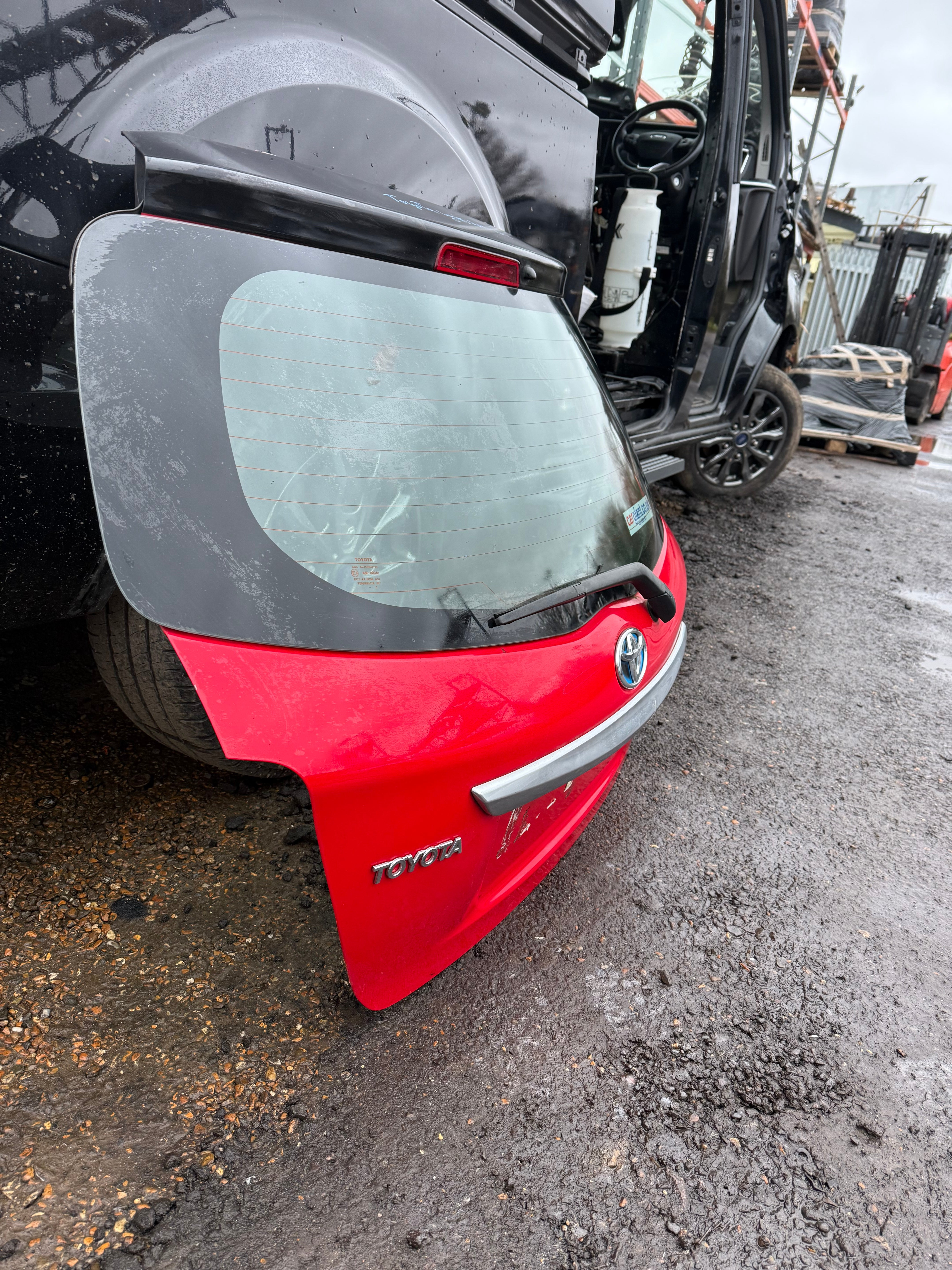 Toyota Yaris 2014-2016 Tailgate