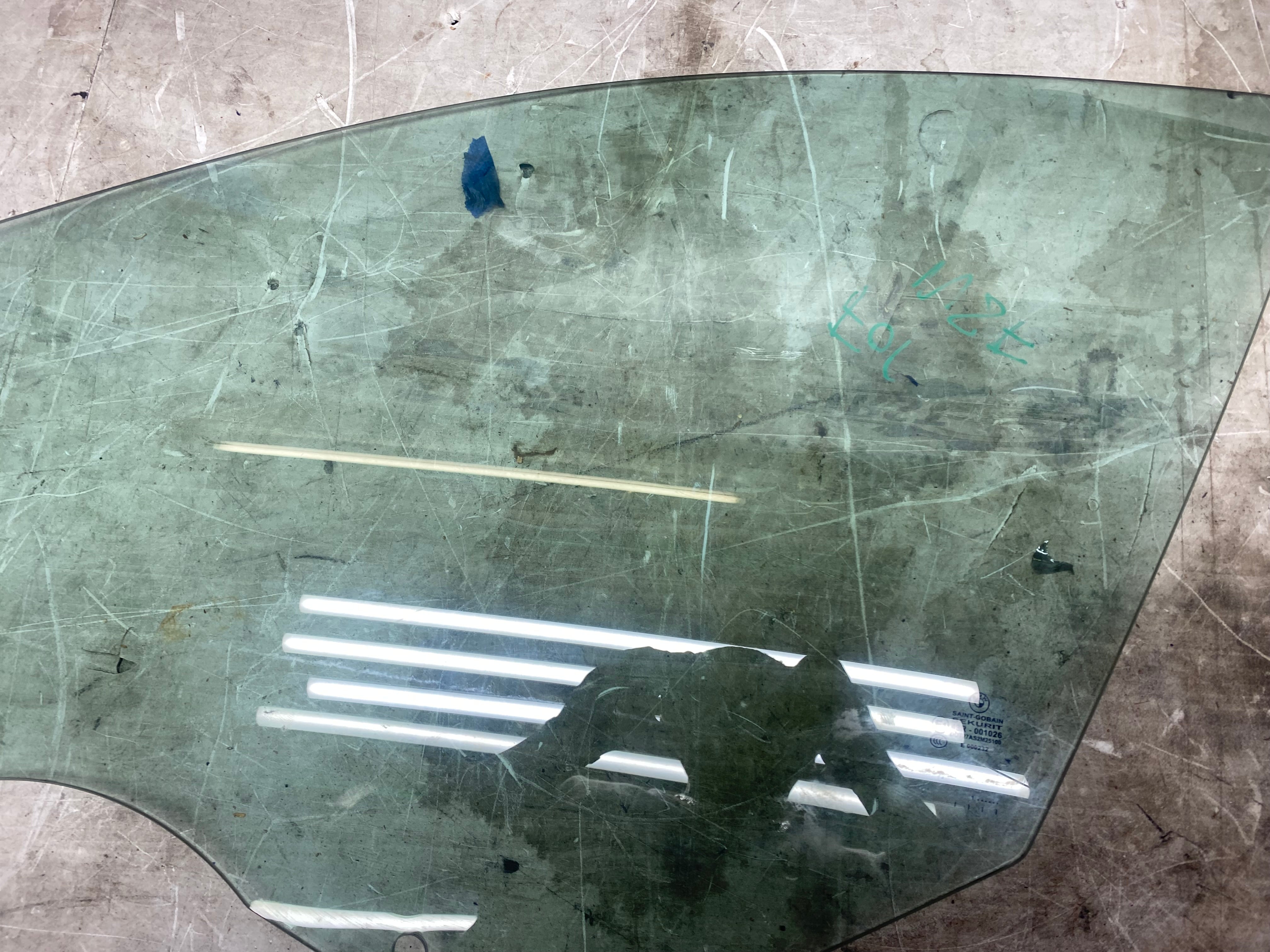 BMW 7 Series F01 Passenger Side Window Glass – 2008–2015