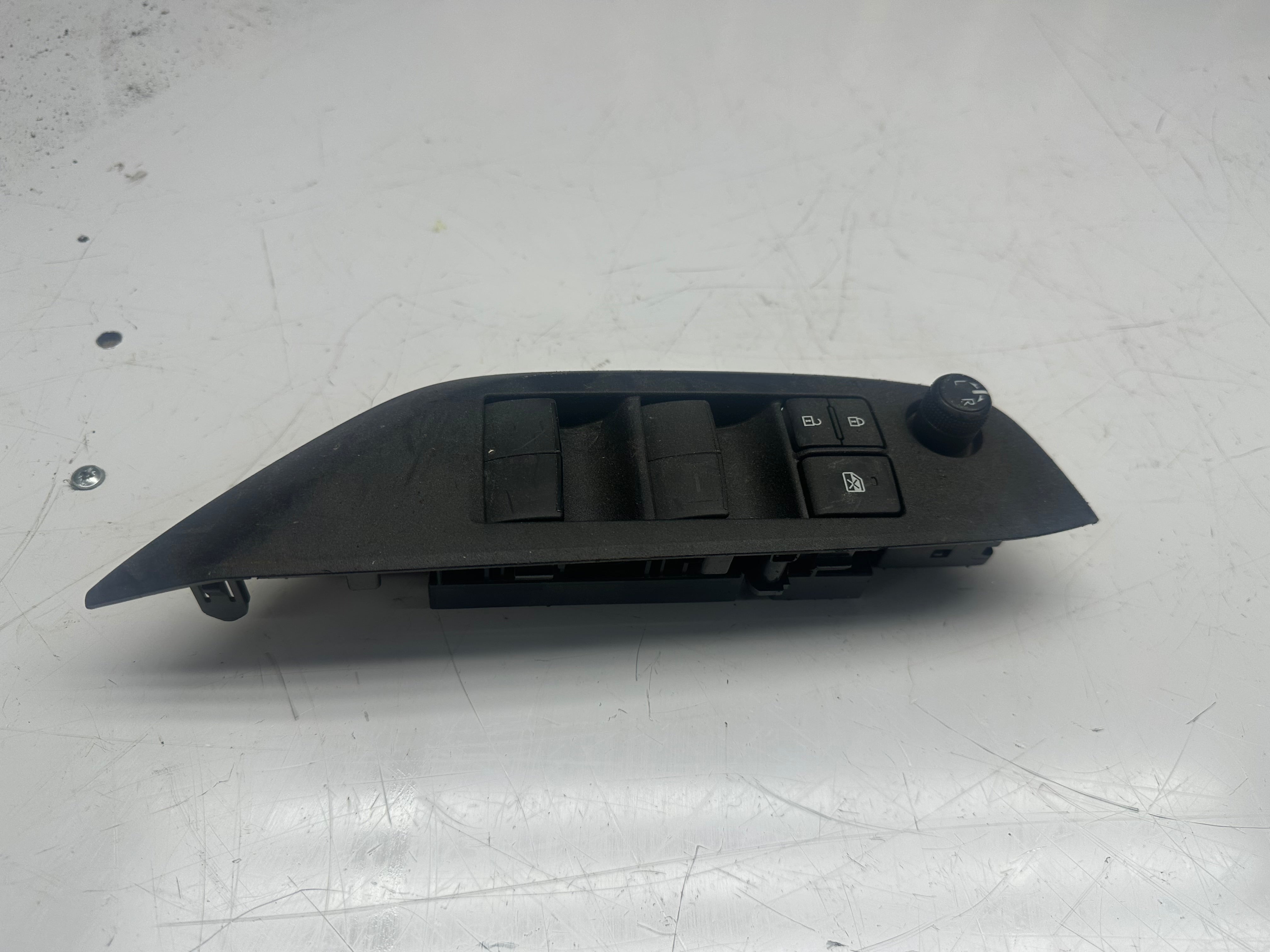 Toyota Yaris 2020-24 4 Way Window Switch & Trim (84040-0D030) (74231-K0120)