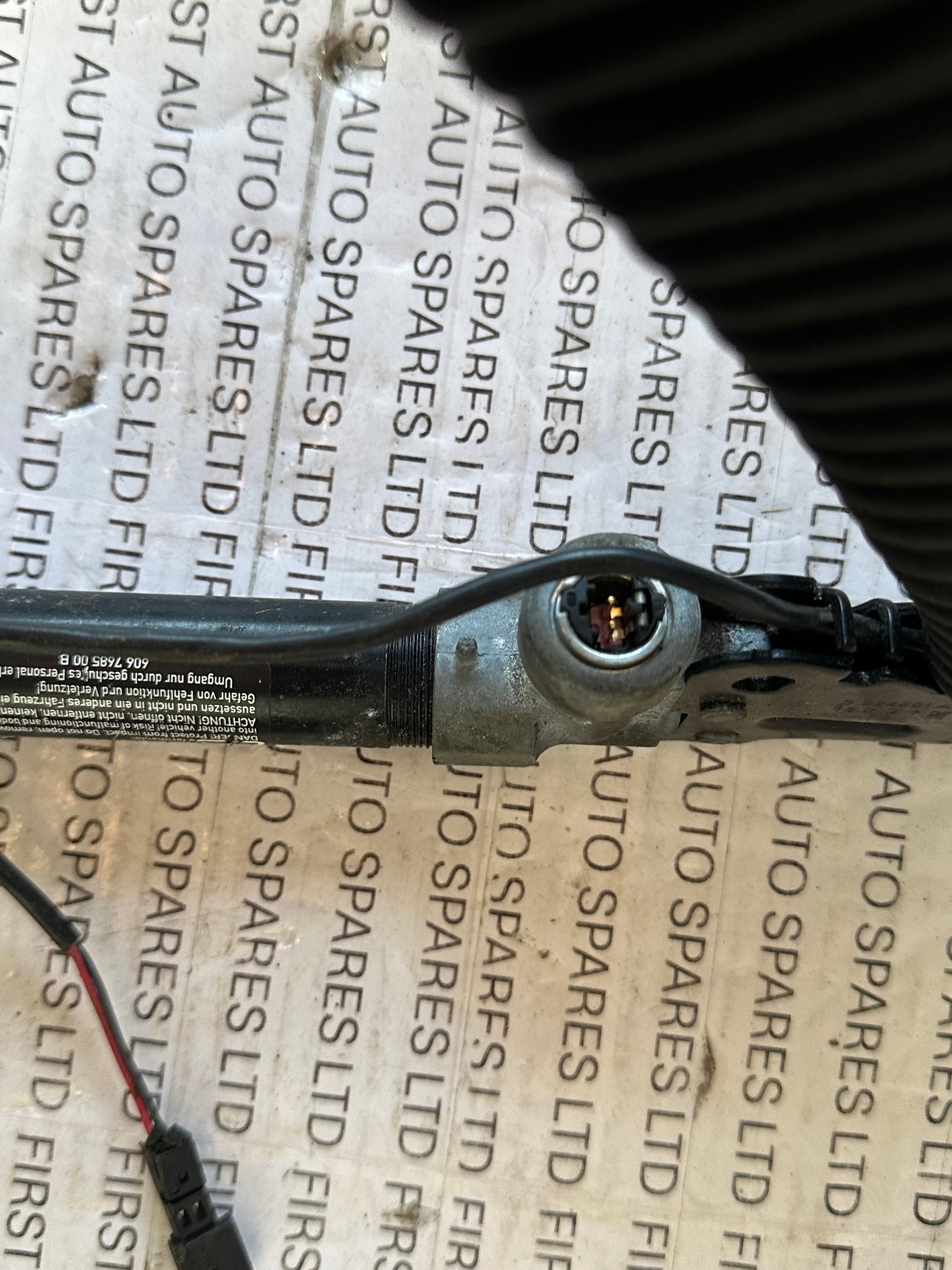 BMW 5 Series F10 2011 Front Right Side Seat Belt Buckle (615796400D)