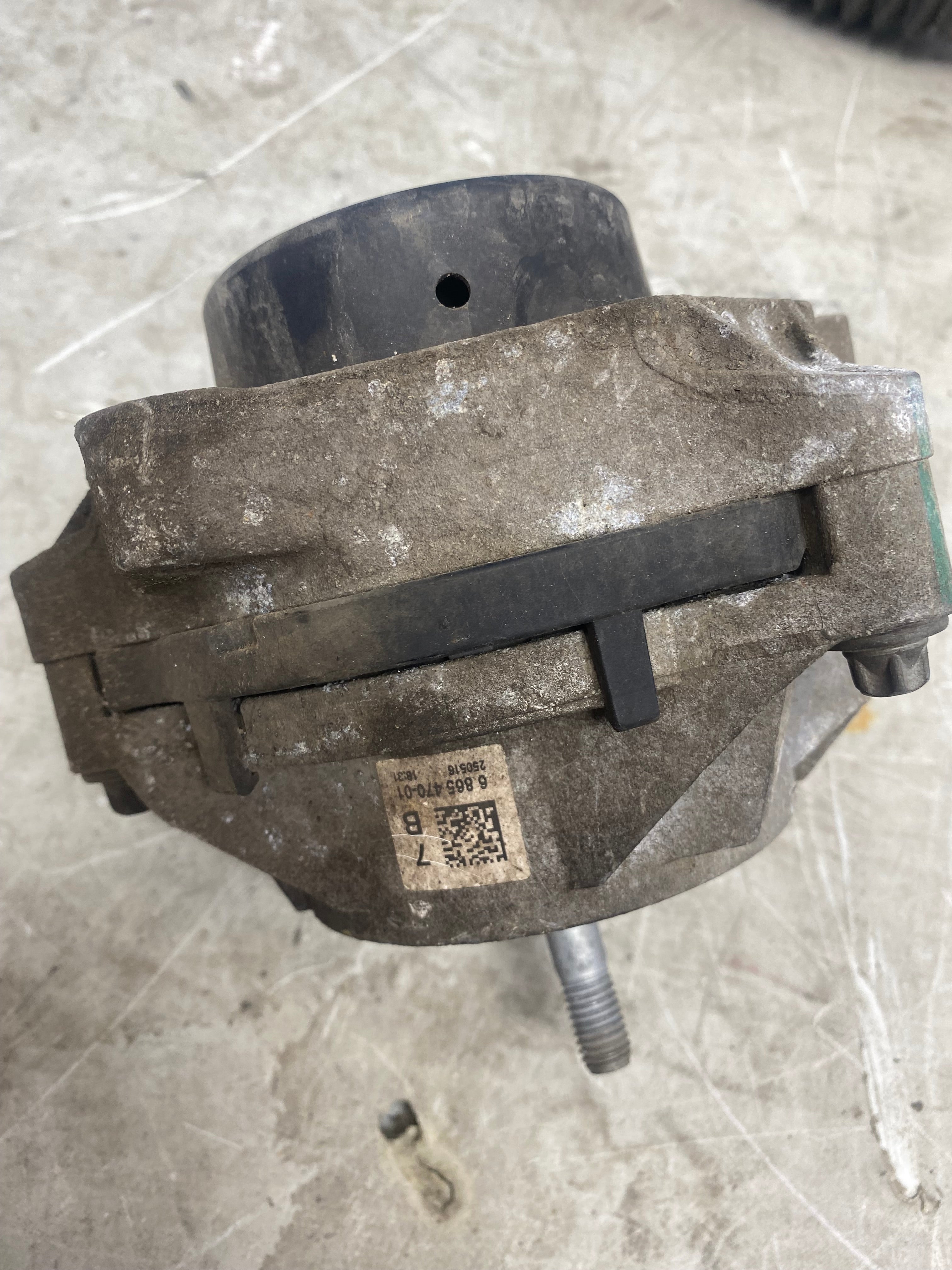 BMW 3 Series F30 330e 2.0 Hybrid Petrol Right Side Engine Mount 2016–2018 (6865470-01)