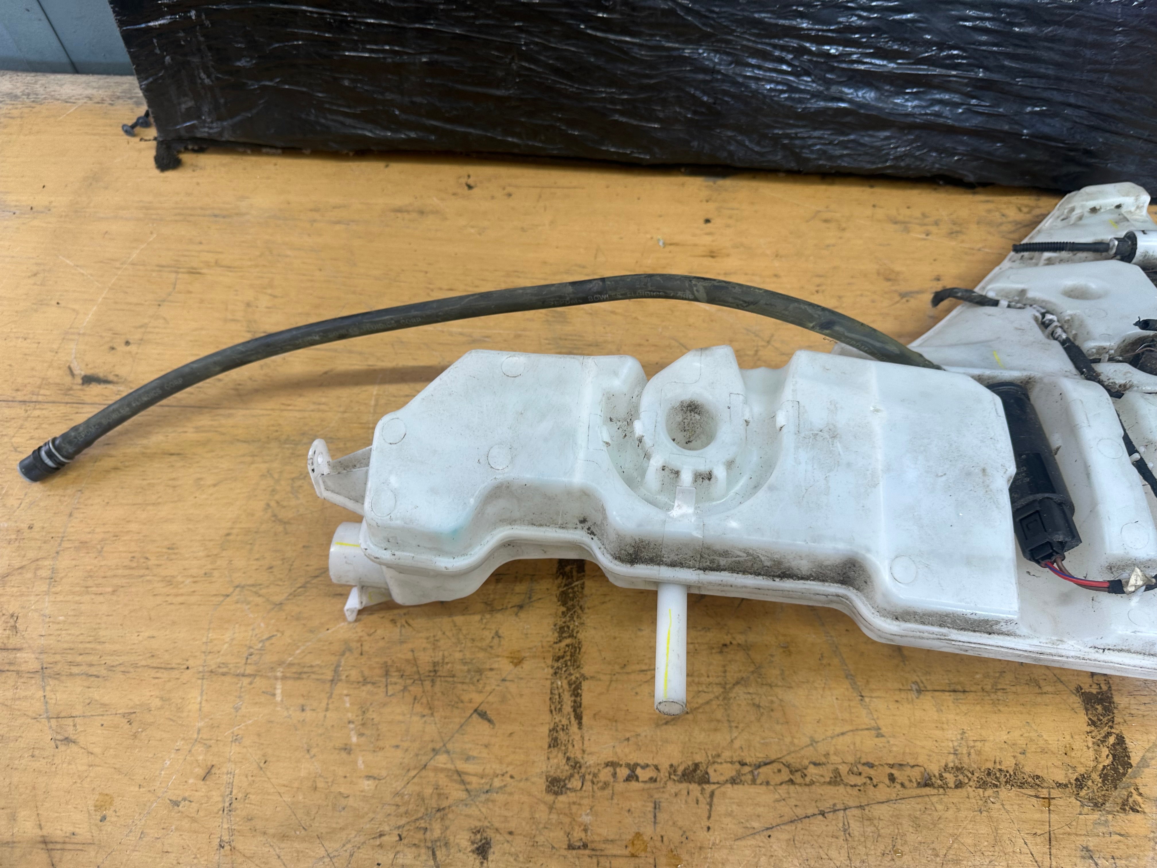 BMW X5 F15 2014–2018 M Sport Windscreen Washer Bottle (7292424) (7292424-14)