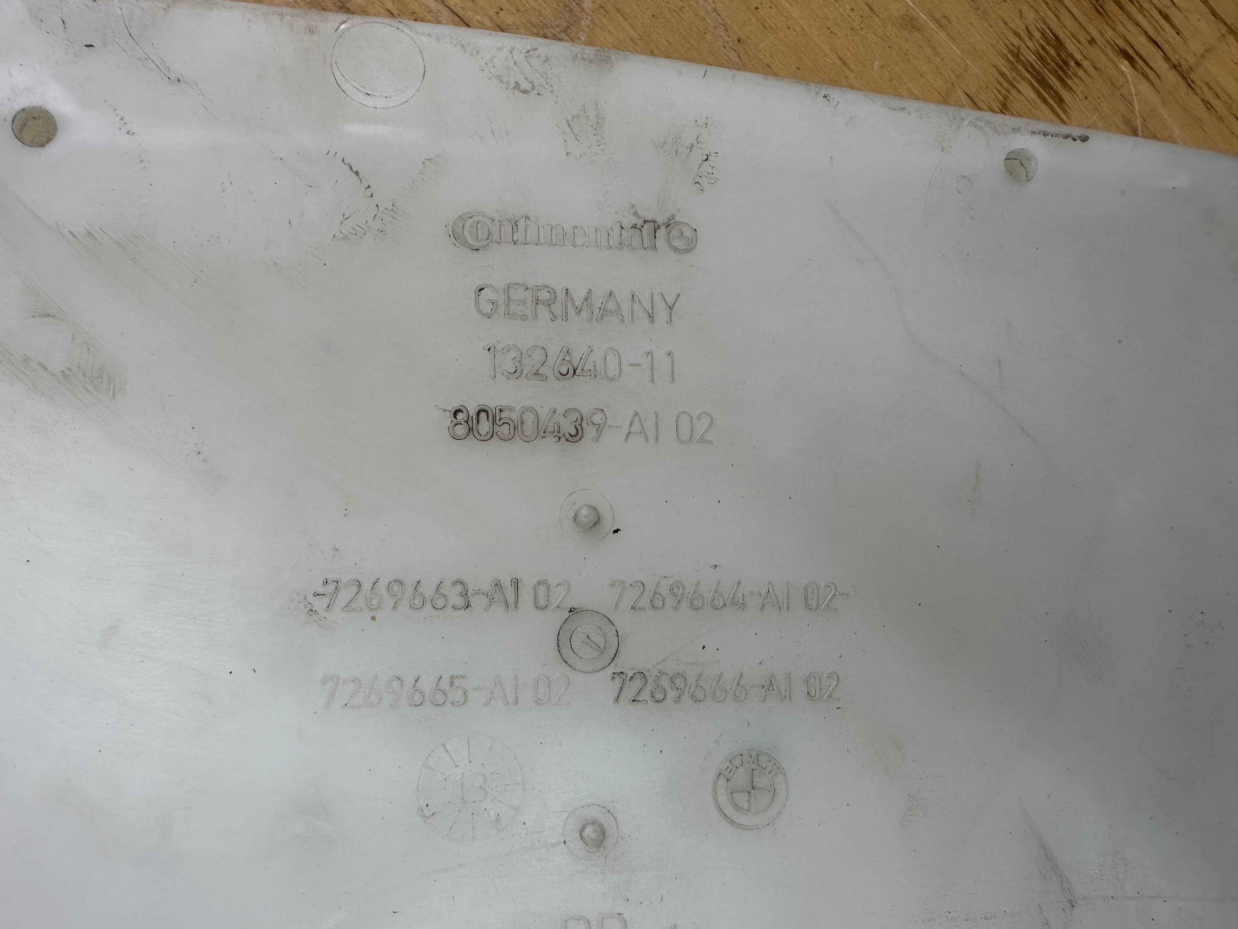 BMW 5 Series 520d 2010–2014 Washer Bottle & Motor (132640-11)