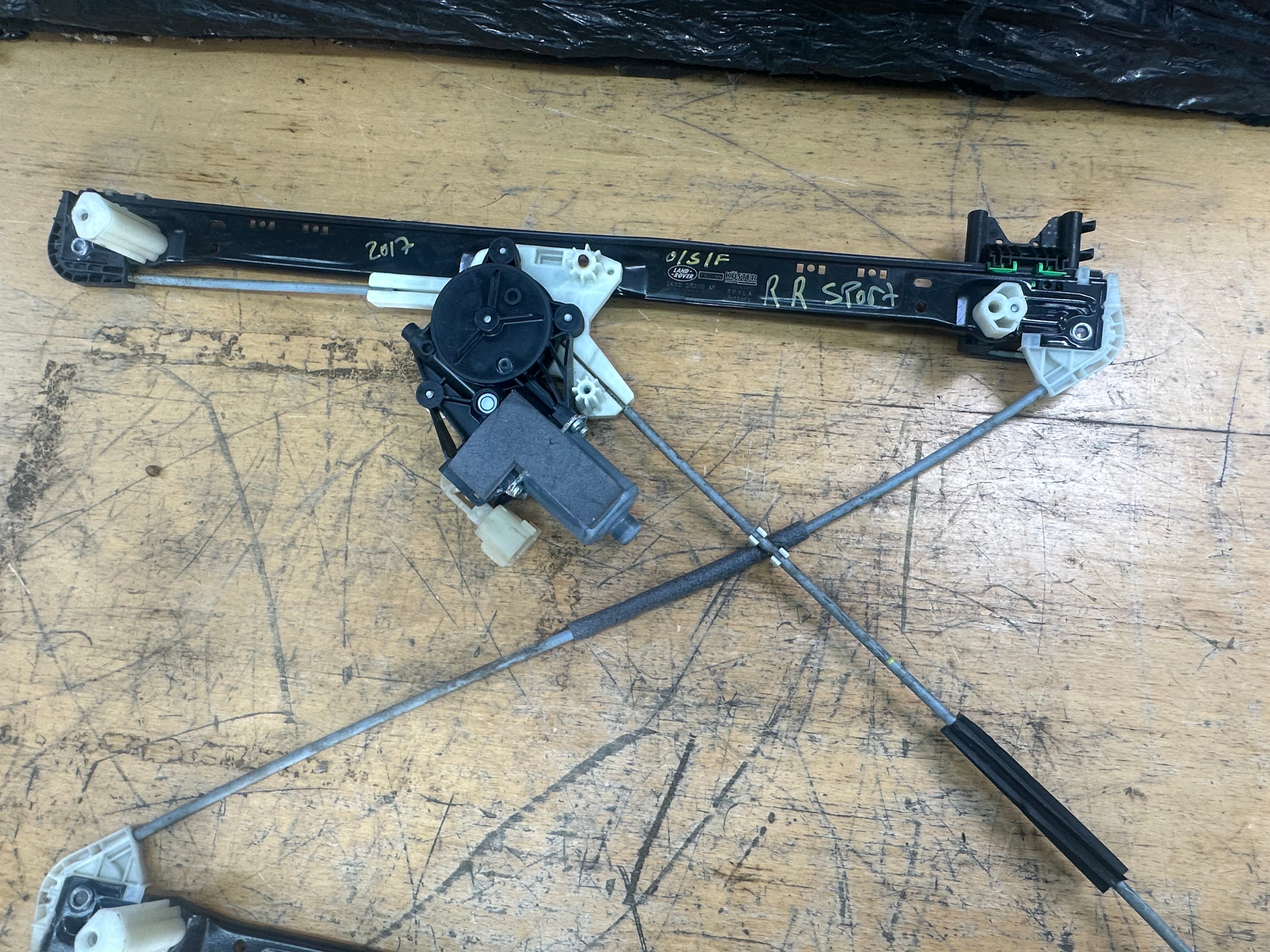 Range Rover Sport Right Driver’s Front O/S/F Window Regulator (0130822783)