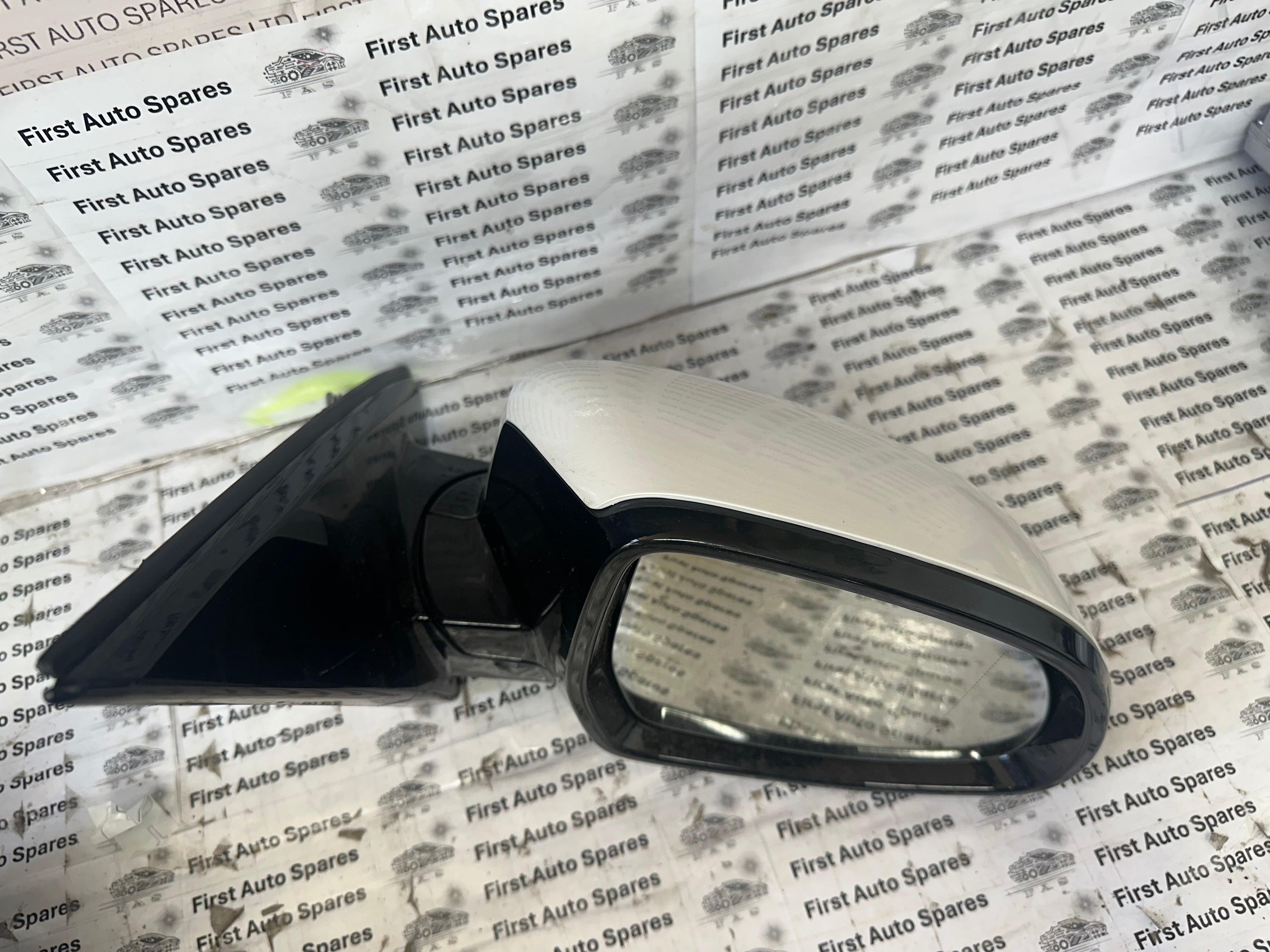 BMW X5 F15 White Right Wing Mirror 5 Pin Power Folding (698002AA)
